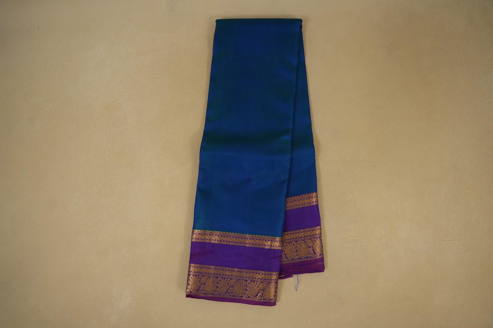 Peacock Green with Magenta Borders Light Weight Kanchipuram Silk Saree  online