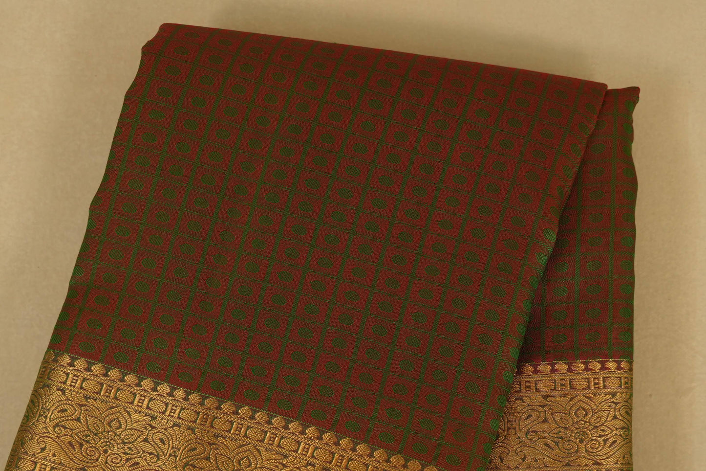 Manthulir Light Weight Kanchipuram Silk Saree body zoom