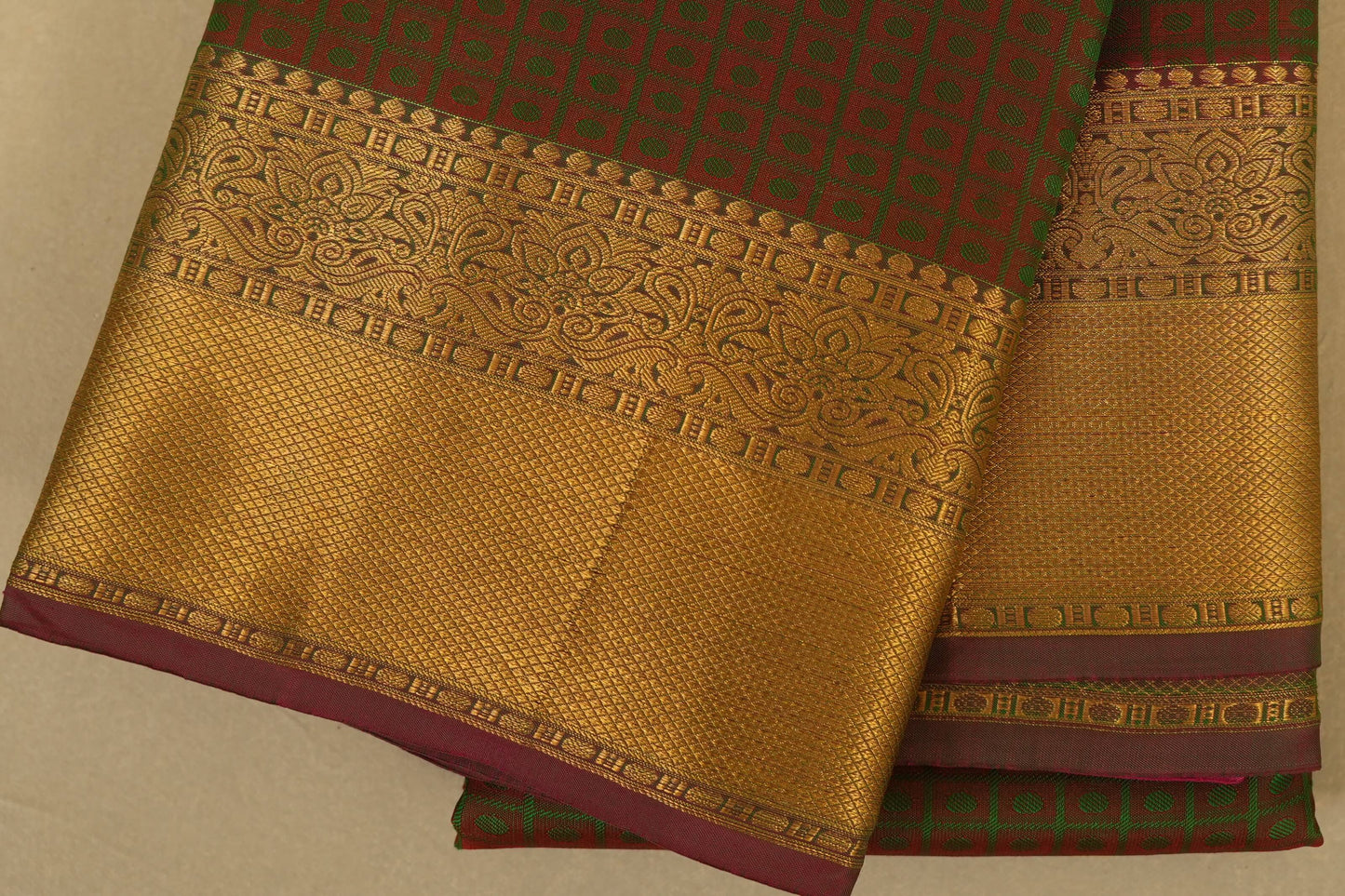 Manthulir Light Weight Kanchipuram Silk Saree border zoom