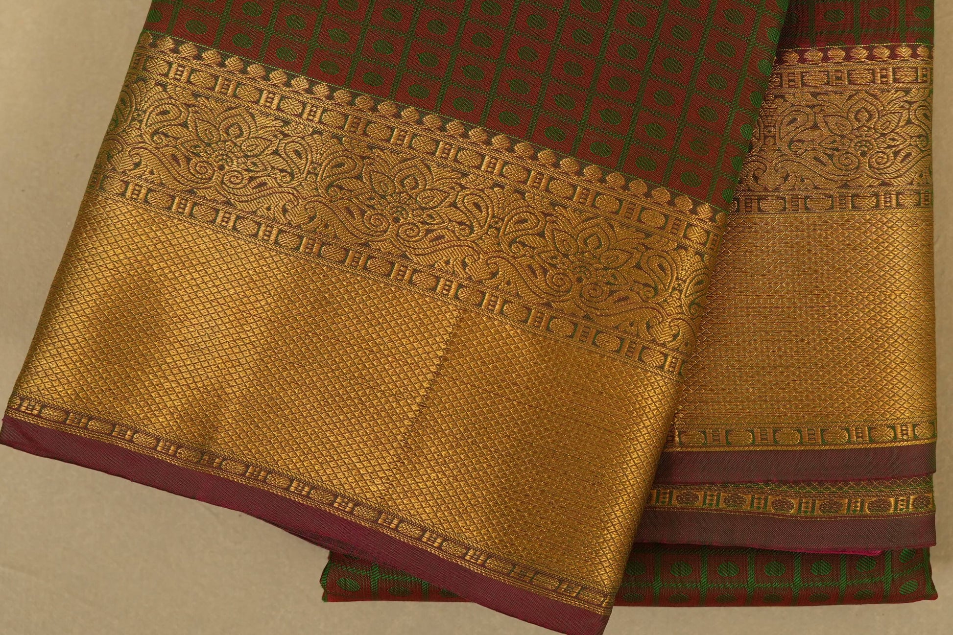 Manthulir Light Weight Kanchipuram Silk Saree border zoom