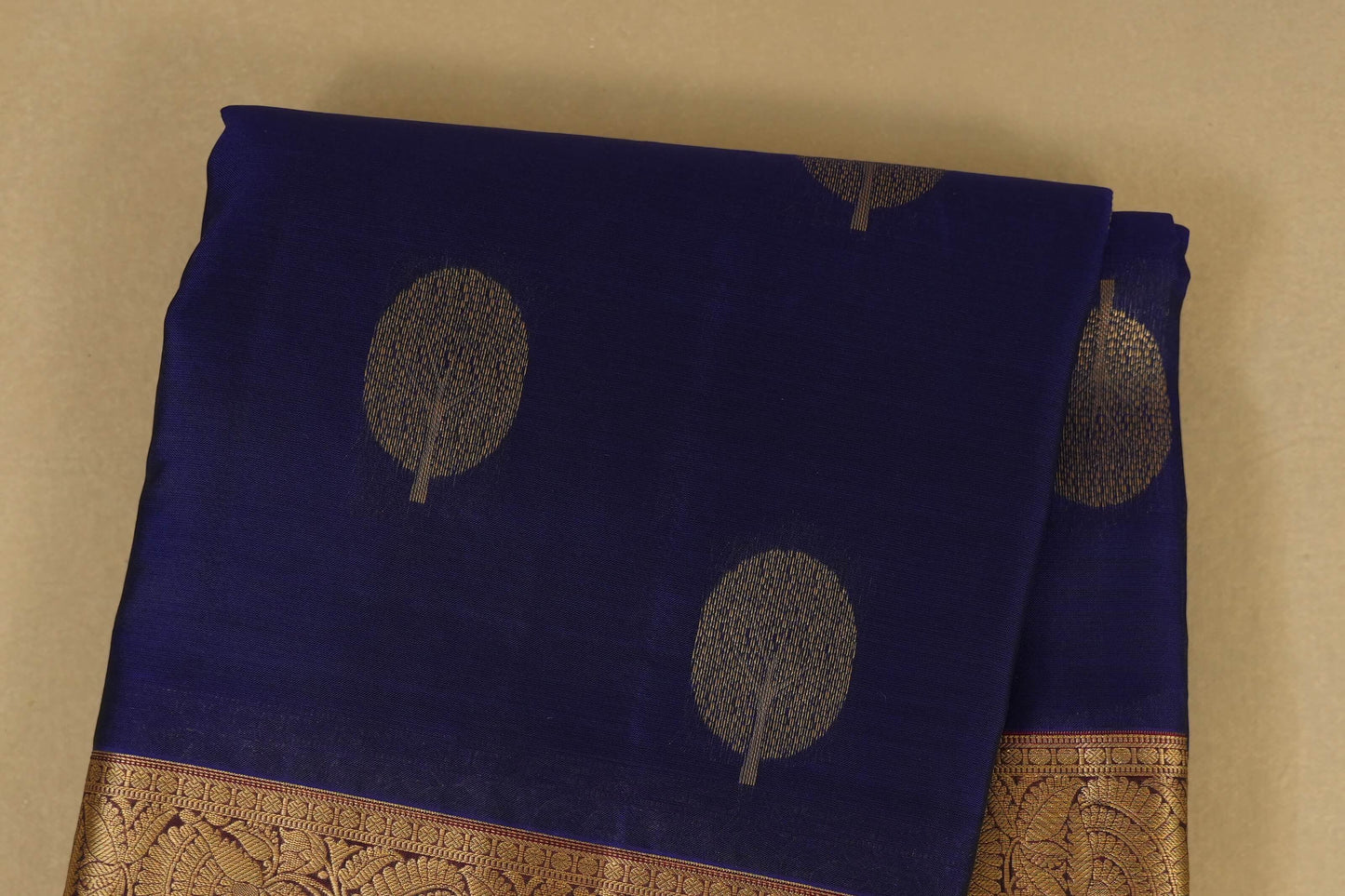Ink Blue with Magenta Light Weight Kanchipuram Silk Saree body zoom