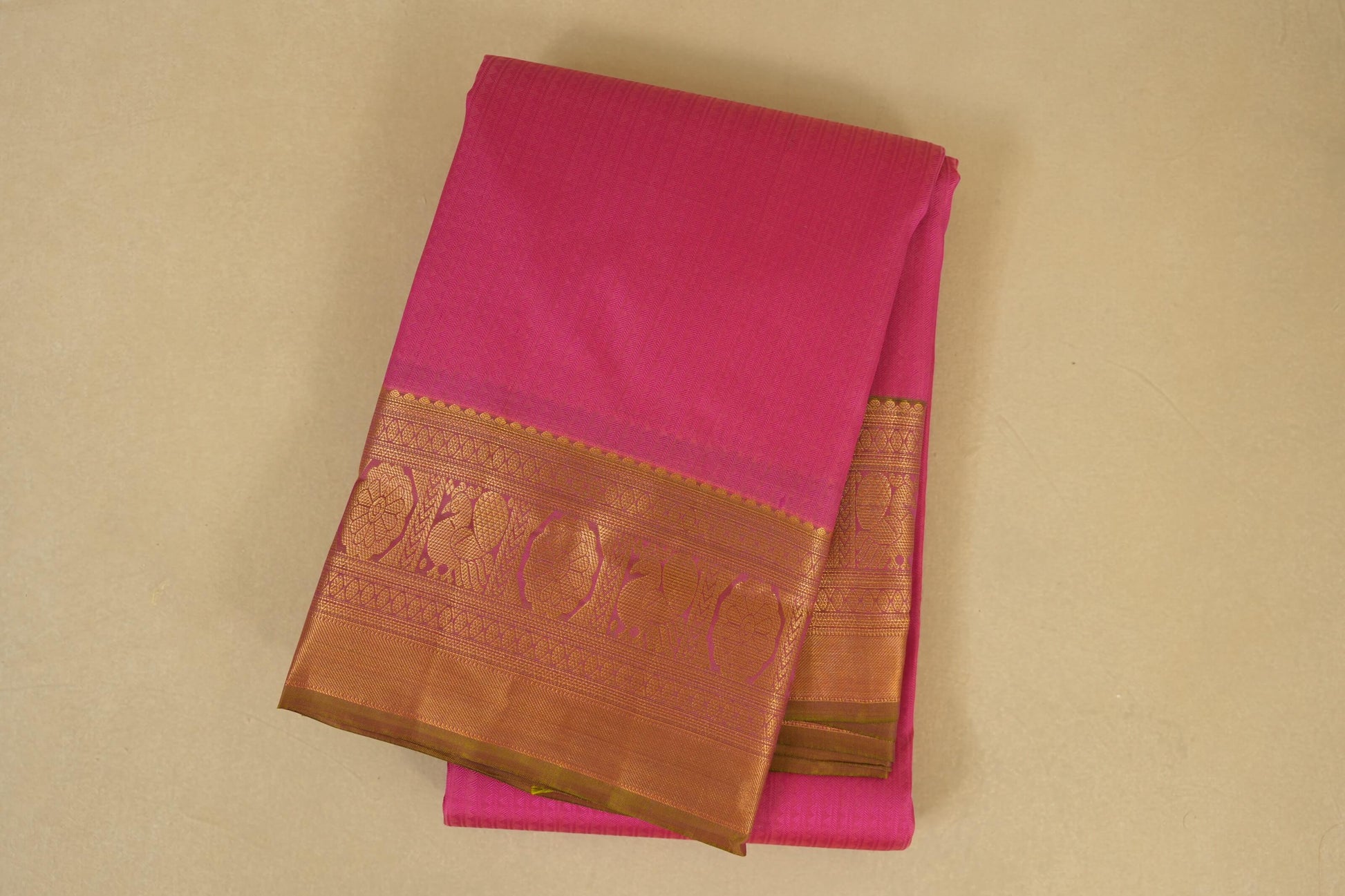Folded Pink with Manthulir Borders Light Weight Kanchipuram Silk Saree