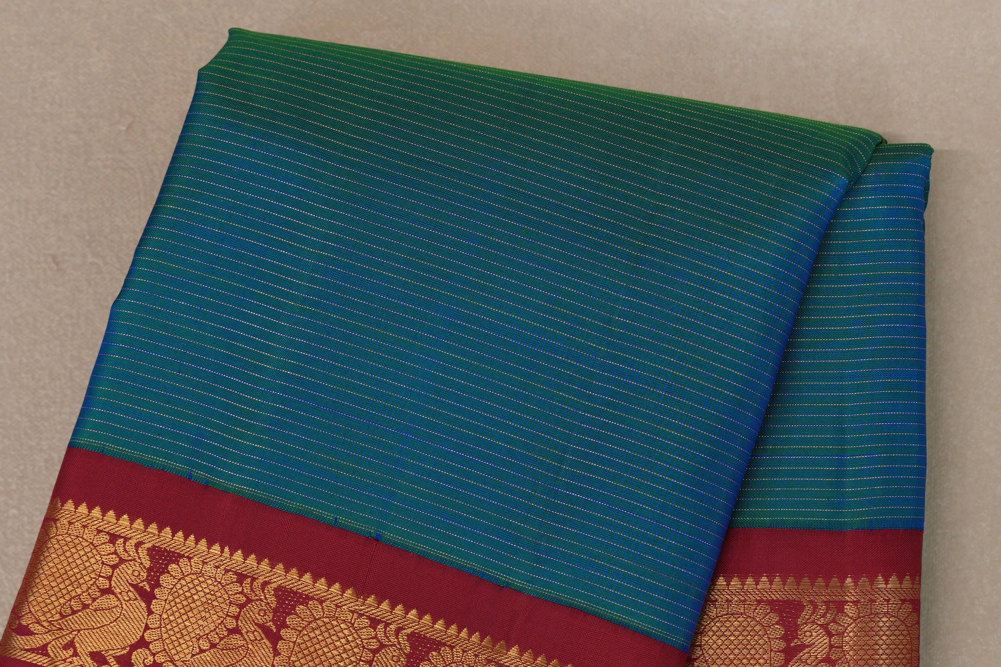 Vaira oosi Dual Tone Green and Blue with Red Borders Vintage Kanjivaram Silk Saree