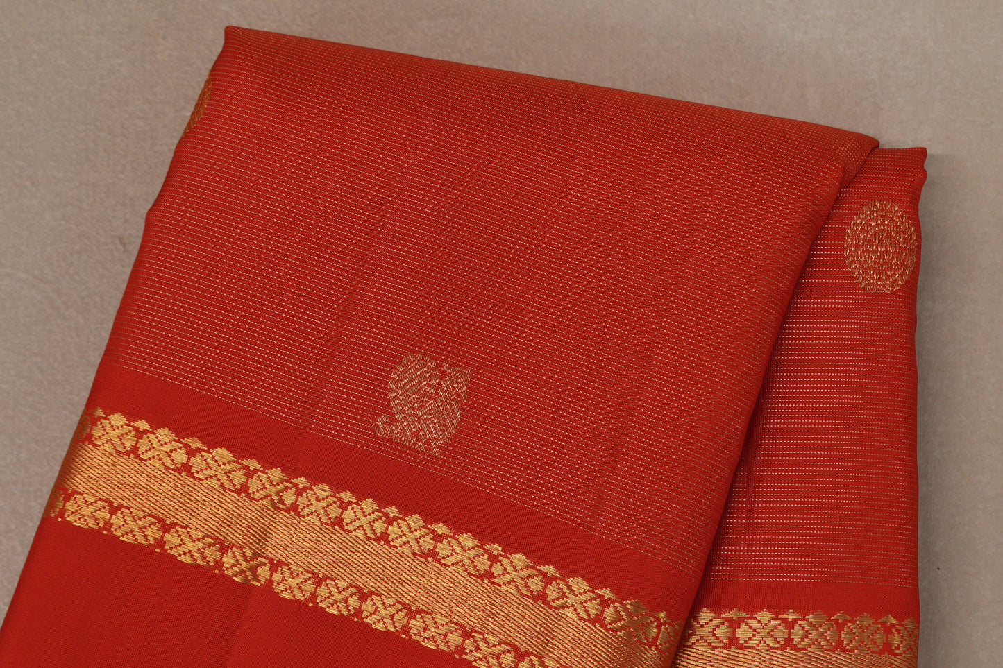 Vaira oosi Reddish Orange with Rettai Pettu Borders Vintage Kanjivaram Silk Saree body