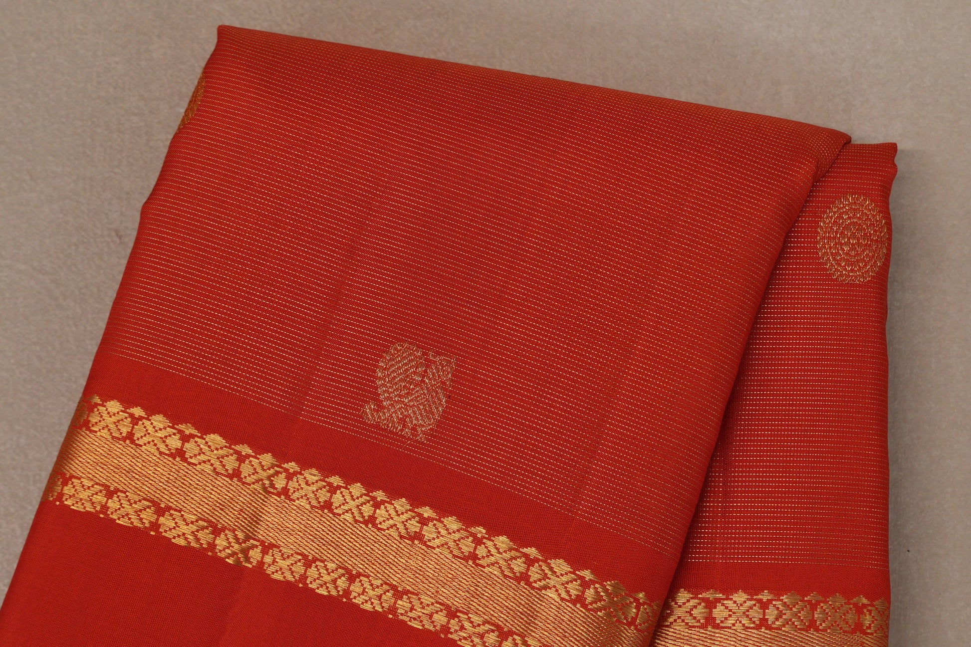 Vaira oosi Reddish Orange with Rettai Pettu Borders Vintage Kanjivaram Silk Saree body