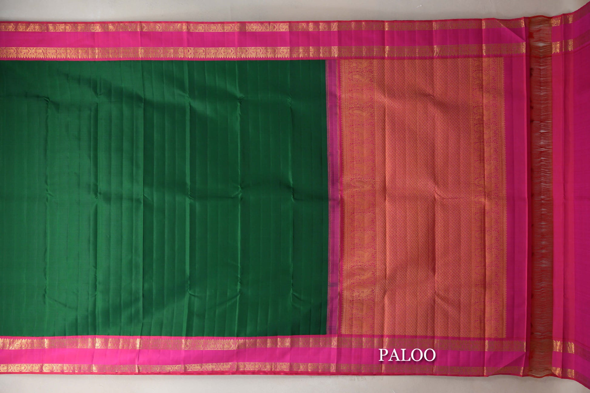 Emerald Green with Bright Pink Rettai Pettu Borders Vintage Kanjivaram Silk Saree paloo