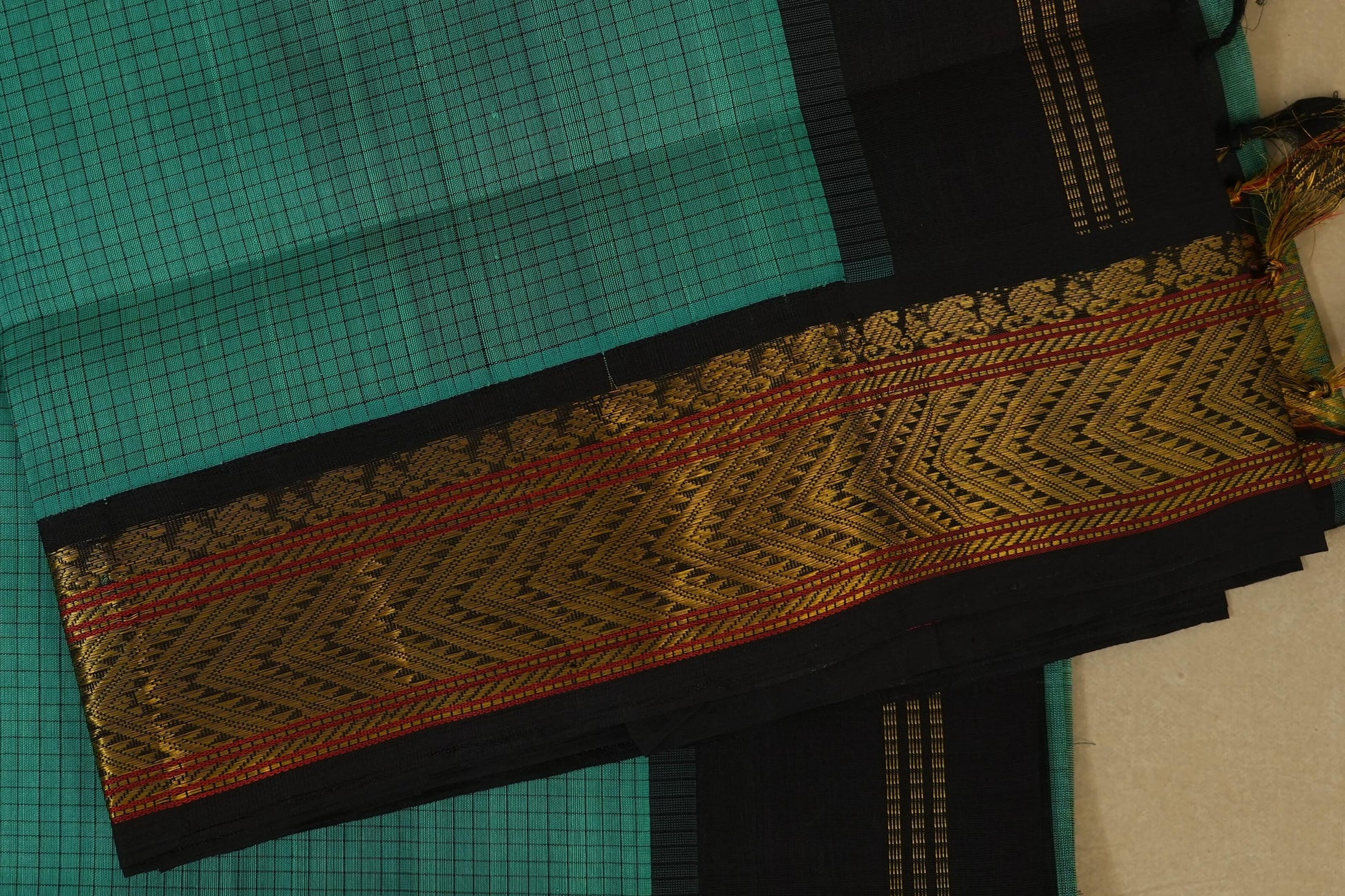 Rexona Green with Deep Brown Borders Silk Cotton Saree border zoom