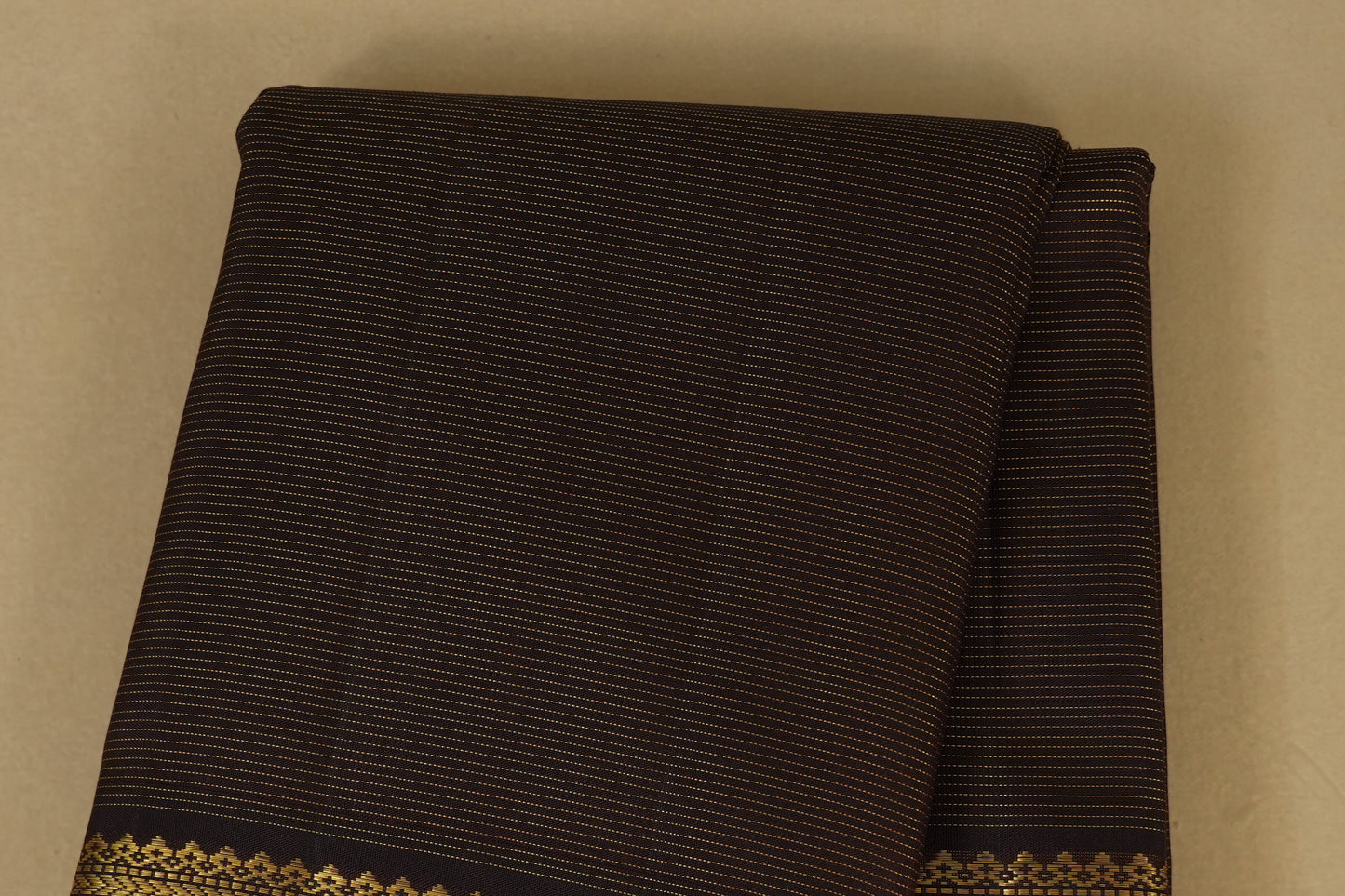 Deep Brown Vaira Oosi Kanjivaram Silk Saree body