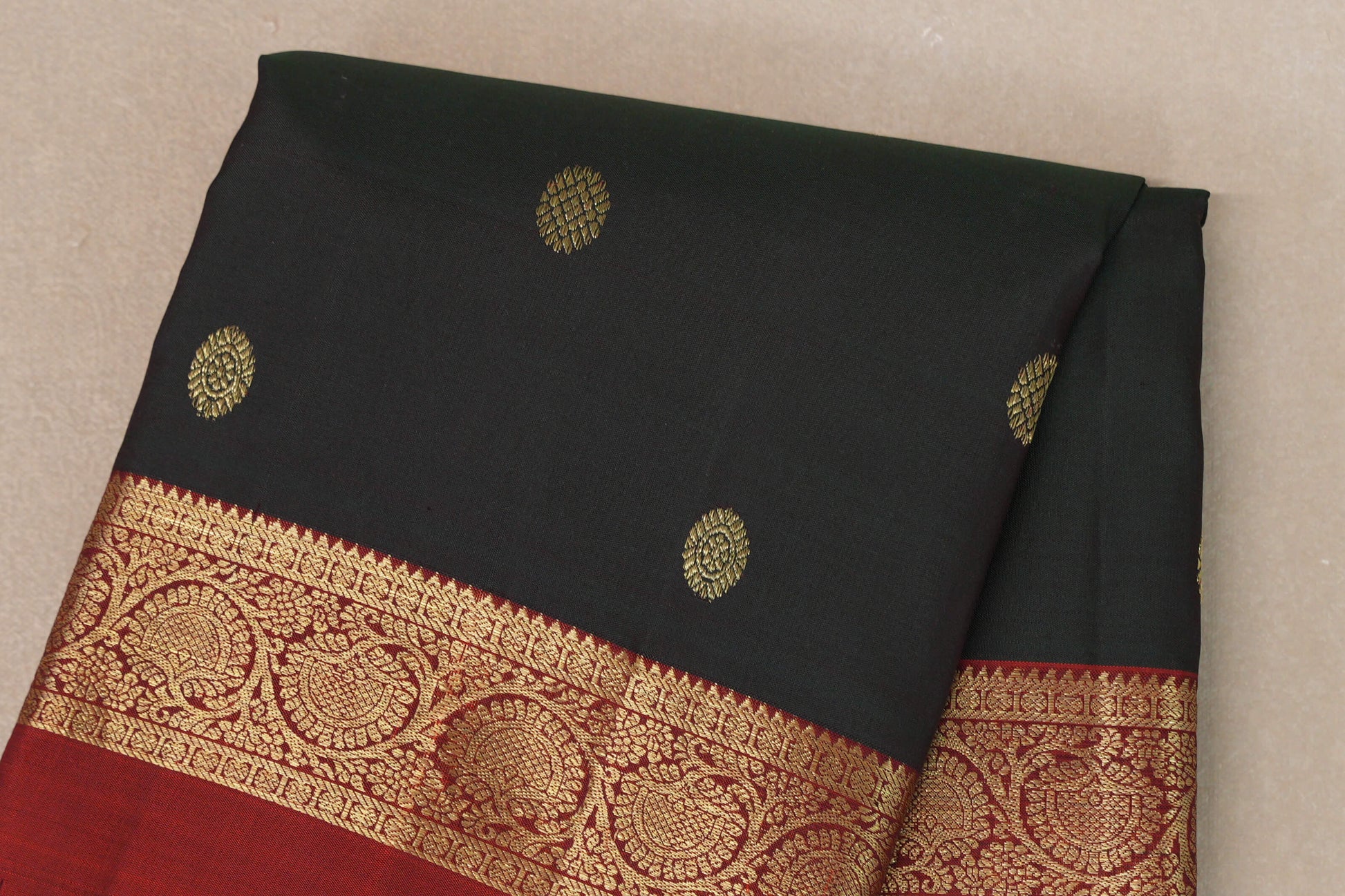 Dual Tone of Maroon and Green Vintage Kanjivaram Silk Saree body