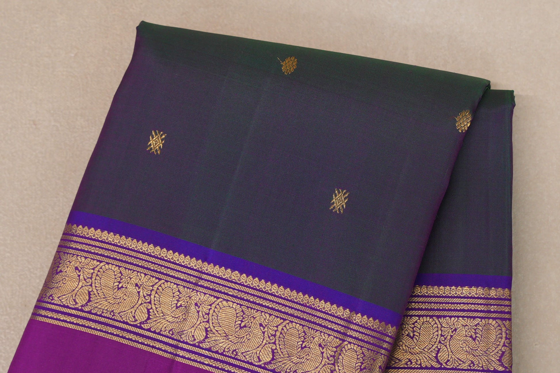 Dual Tone of Magenta and Green Vintage Kanjivaram Silk Saree body
