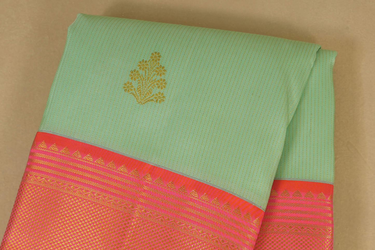 Rexona Green with Peach Pink Borders Kanjivaram Silk Saree body