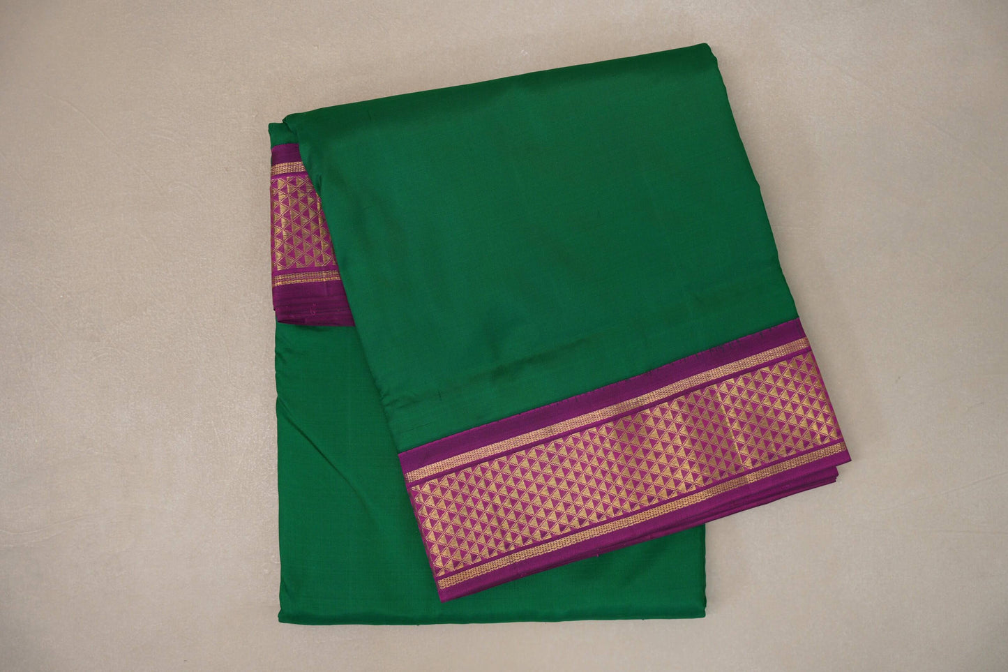 Emerald green with deep magenta borders Ten Yards Silk Saree SS9225