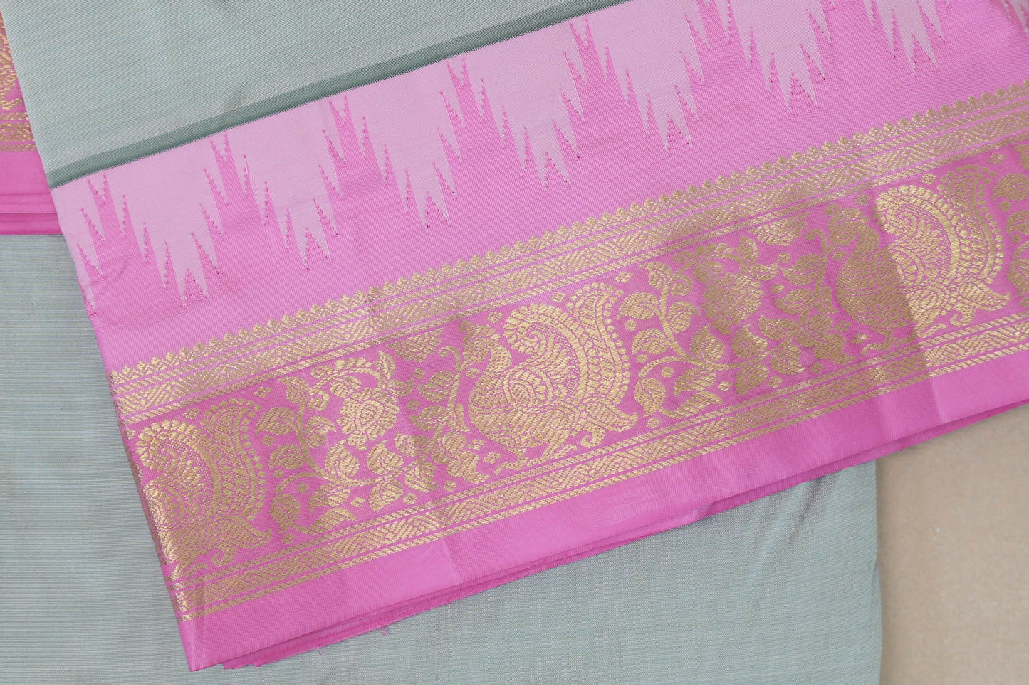 pastel sage green ten Yards Silk saree  border zoom