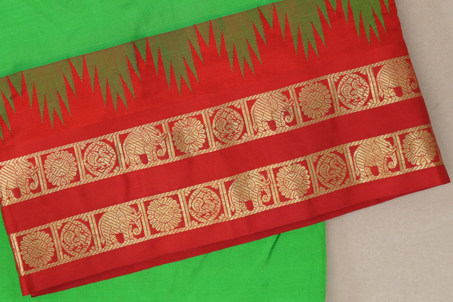 bright leaf green ten Yards Silk saree  border zoom