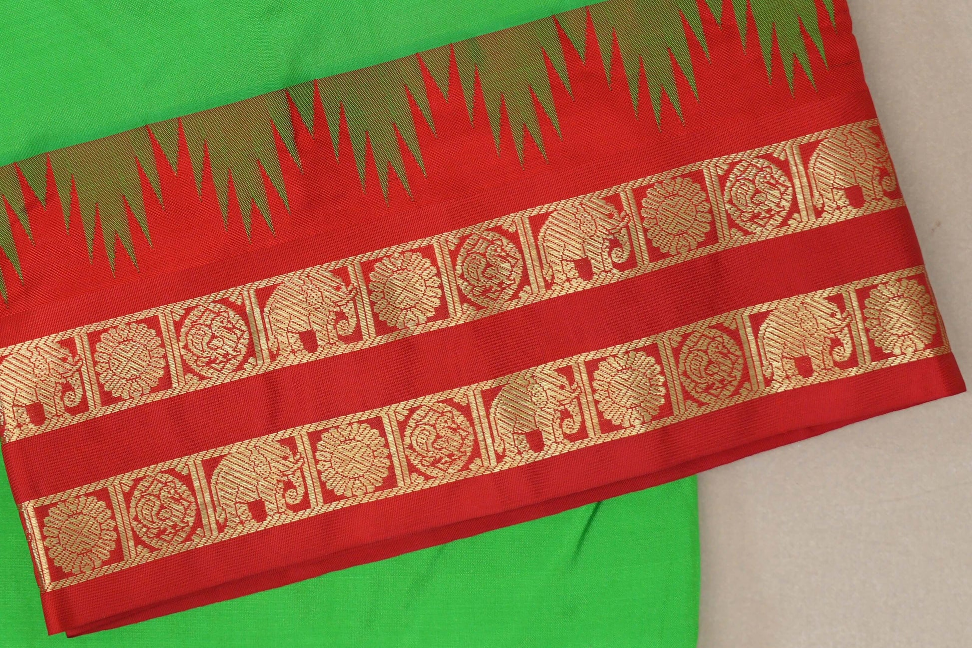 bright leaf green ten Yards Silk saree  border zoom