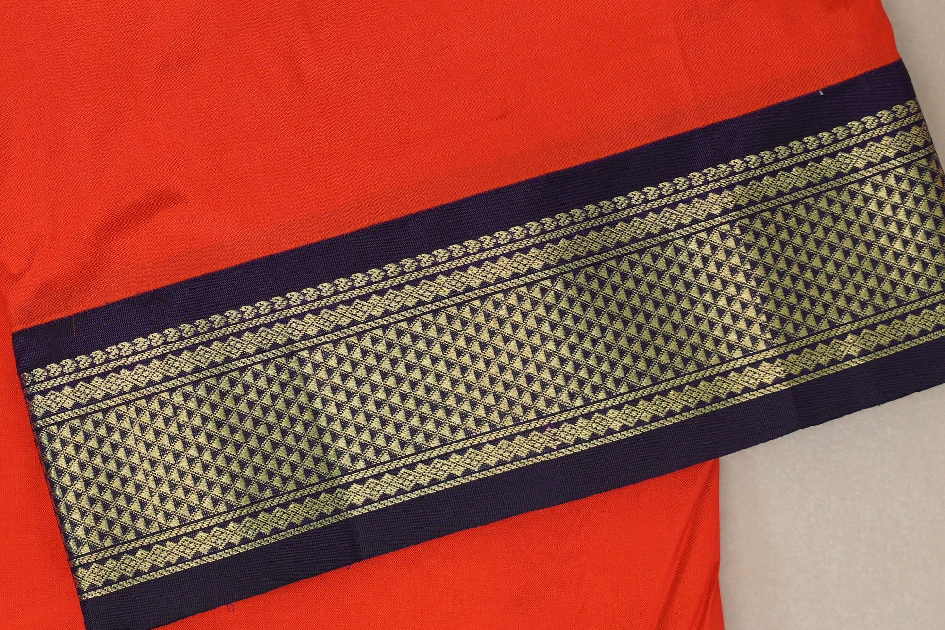 Reddish Orange  Ten Yards Silk Cotton sareeborder zoom