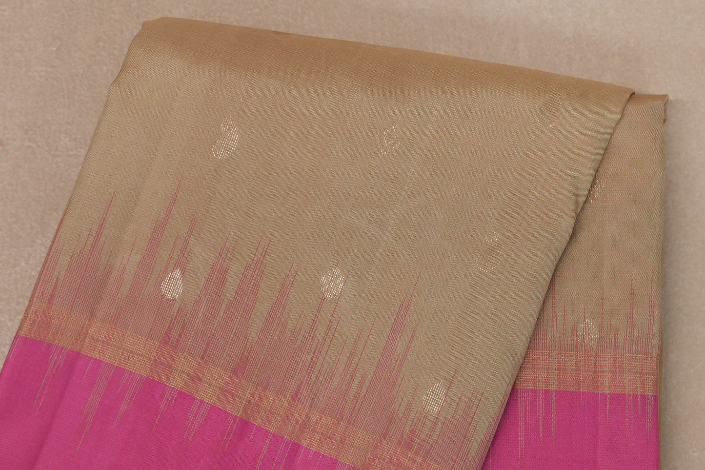 Beige with Pink Borders Light Weight Kanjivaram Silk Saree body