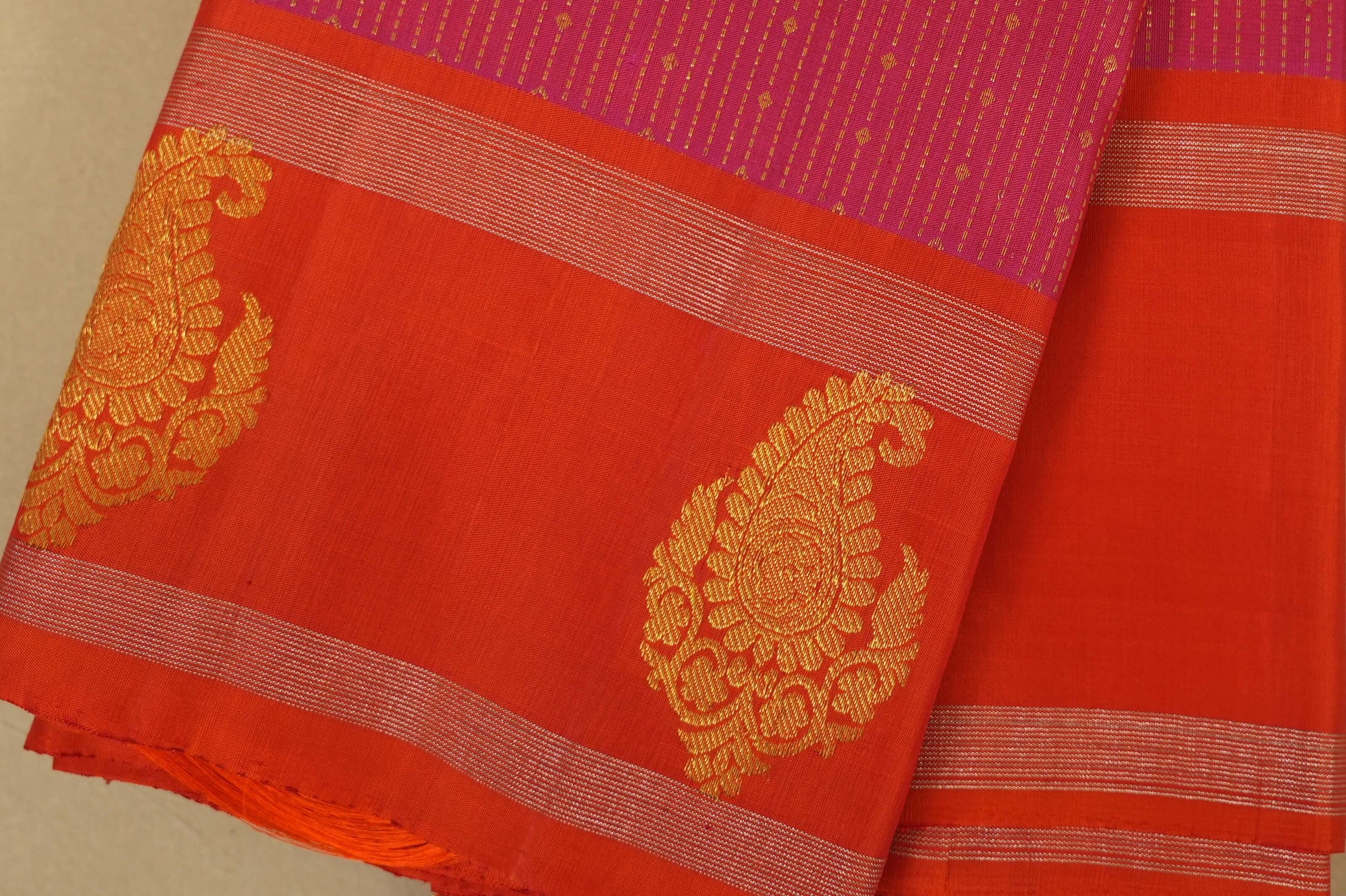 Pink Vintage Kanjivaram Silk Saree borders zoom