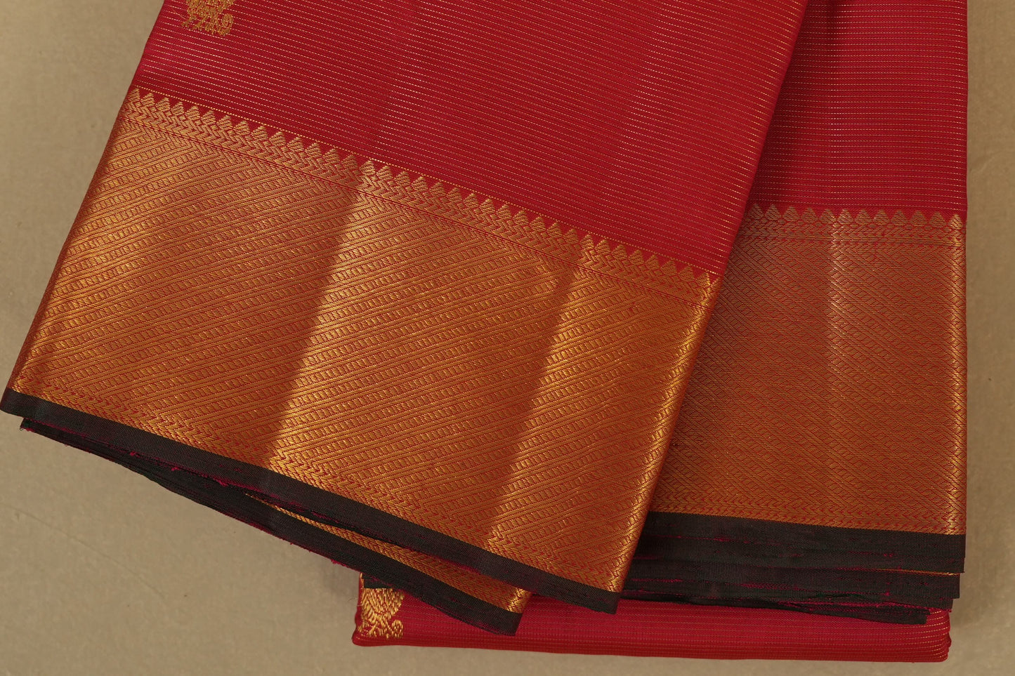 Red Vintage Kanjivaram Silk Saree border zoom