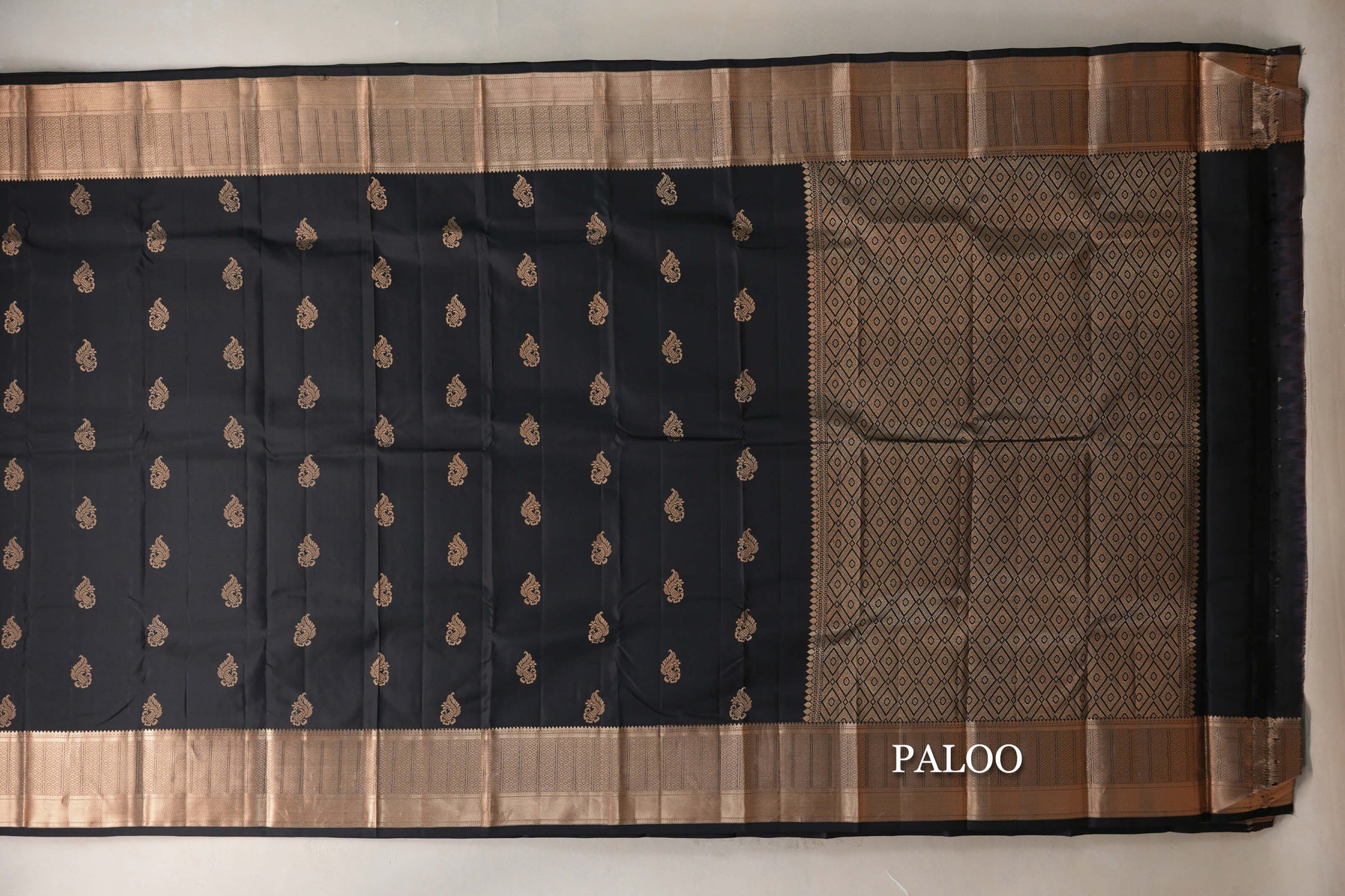 Black Light Weight Kanjivaram Silk Saree paloo