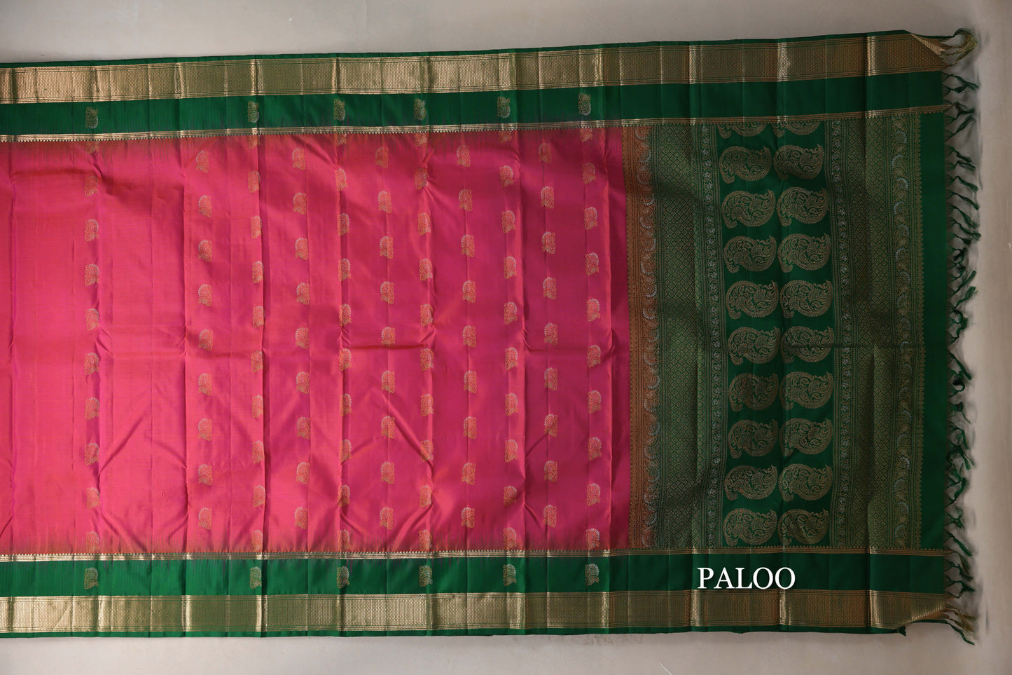 Orangish Pink with Deep Bottle Green Borders Light Weight Kanjivaram Silk Saree paloo