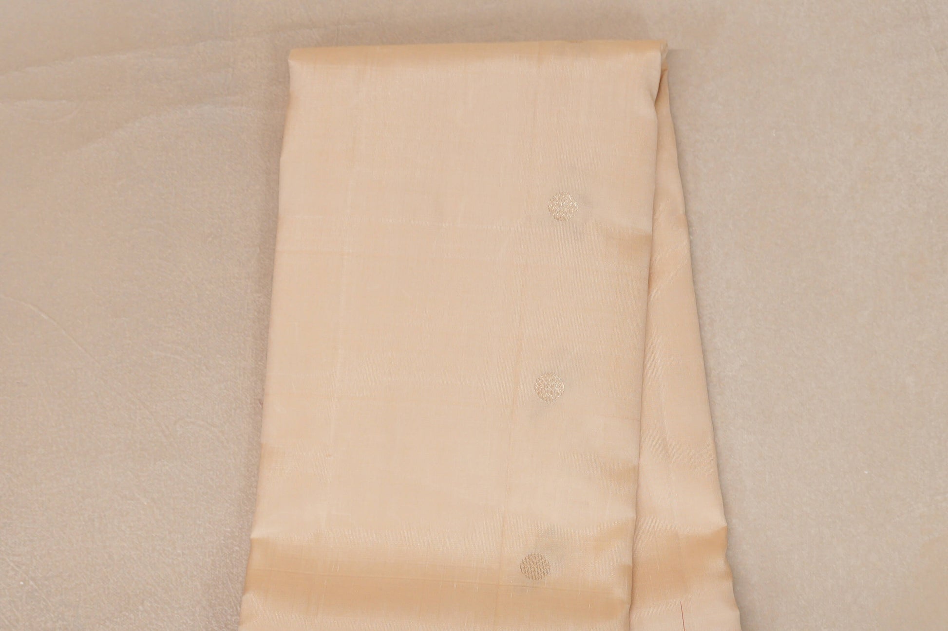 Cream with Bright Red Borders Light Weight Kanjivaram Silk Saree body