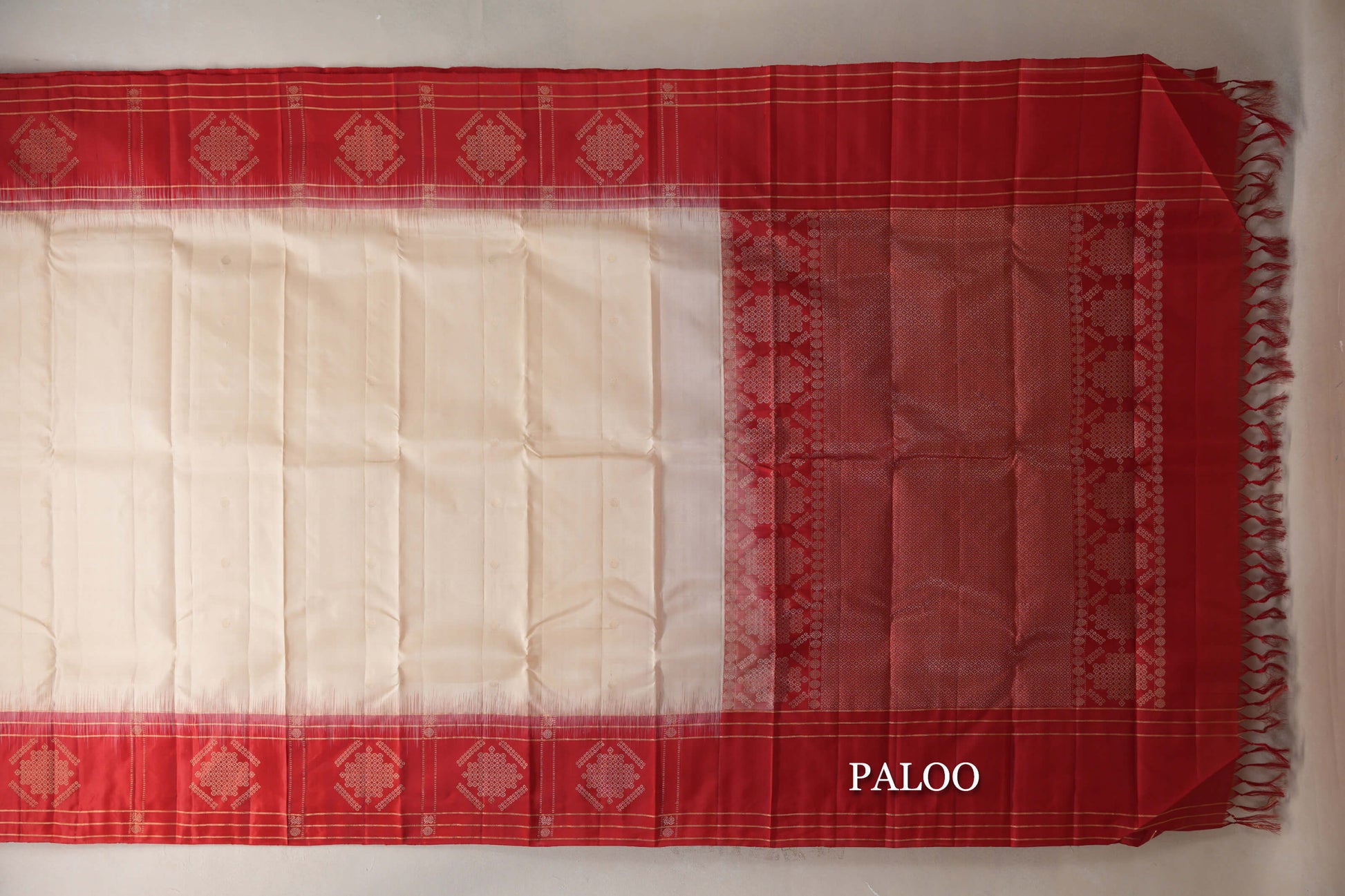 Cream with Bright Red Borders Light Weight Kanjivaram Silk Saree paloo