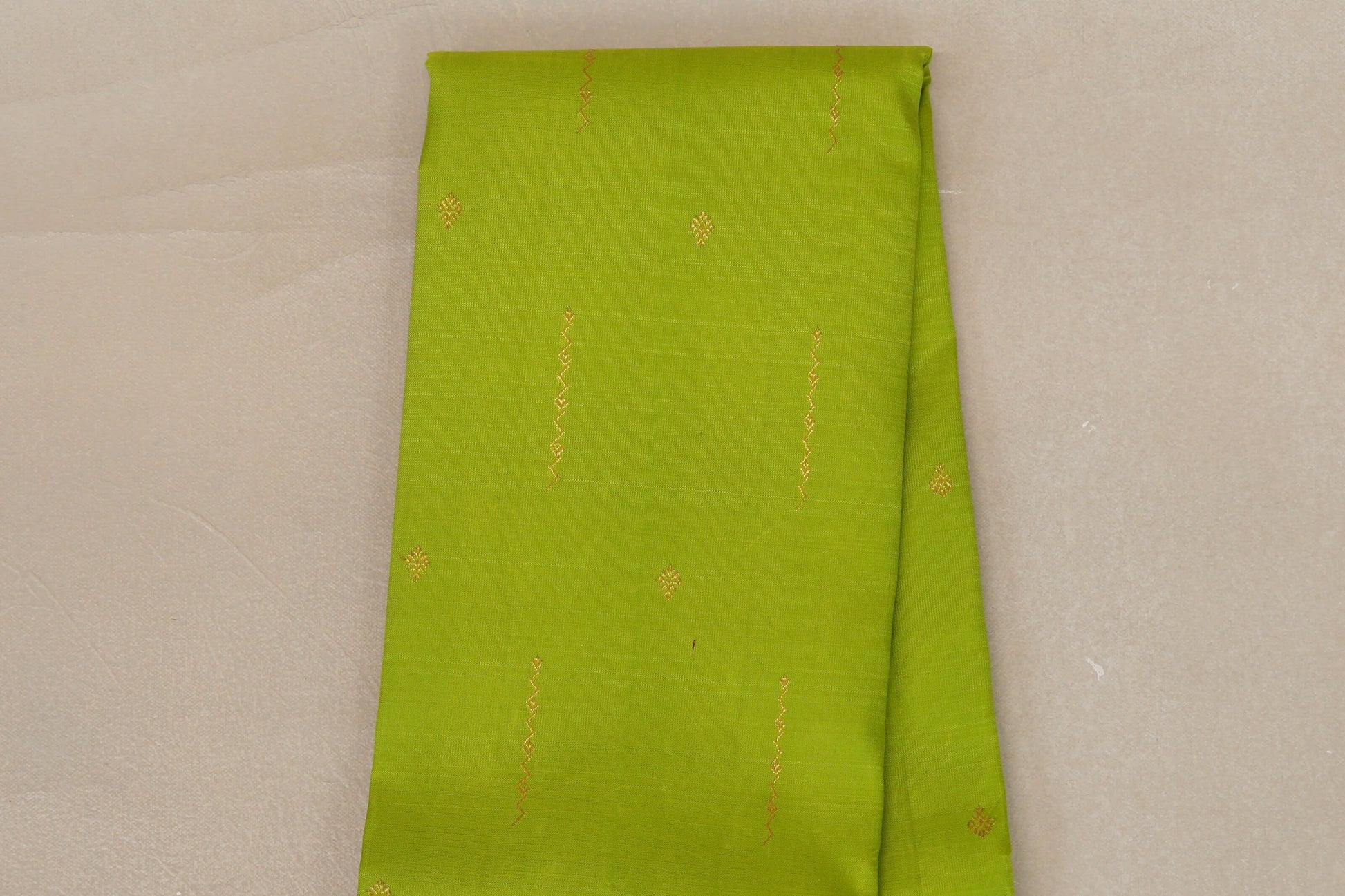 Parrot Green with Magenta Rettai Pettu Borders Vintage Kanjivaram Silk Saree body