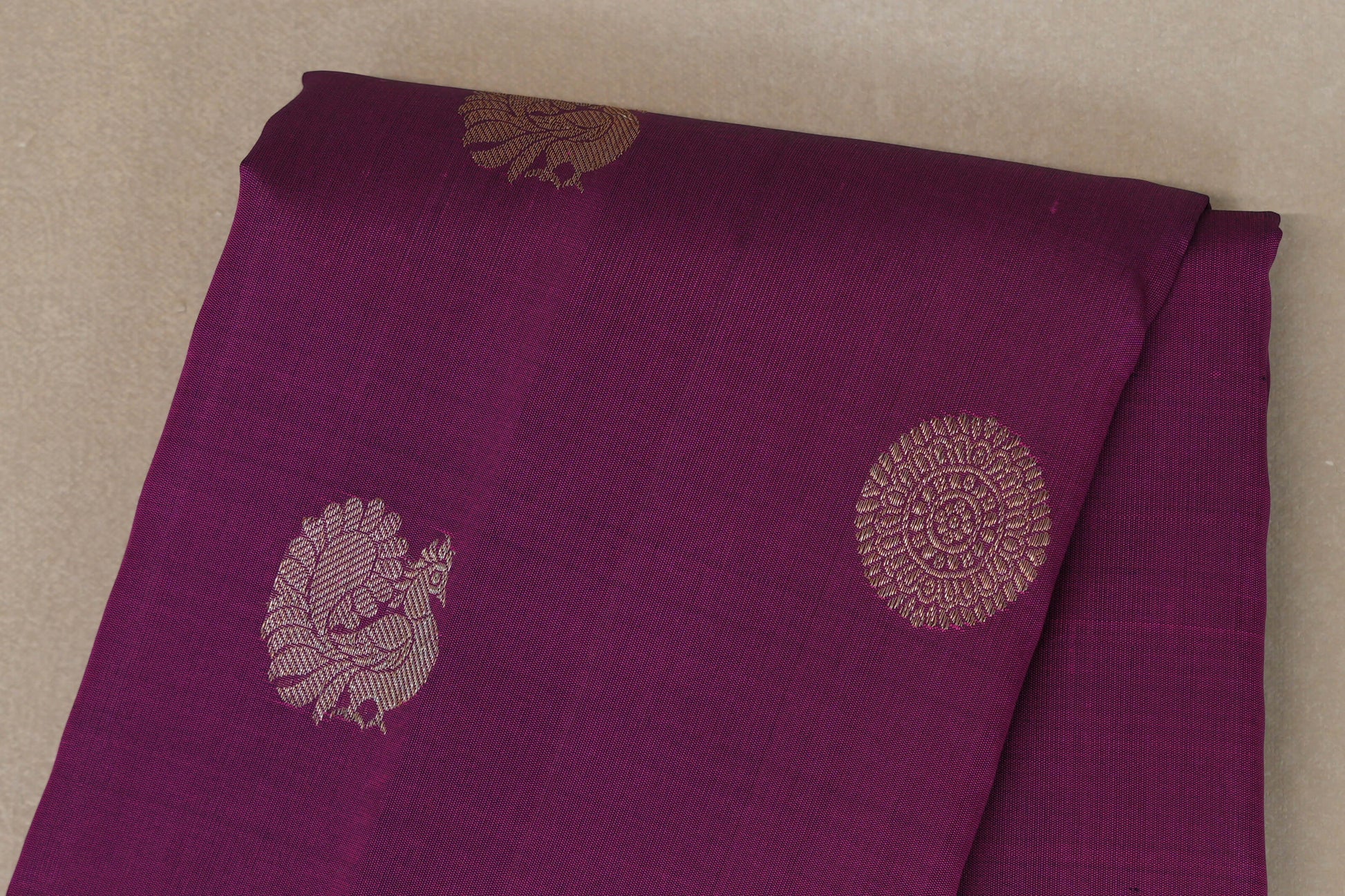 Deep Magenta with Dual Tone of Pink and Yellow Borders Vintage Kanjivaram Silk Saree body