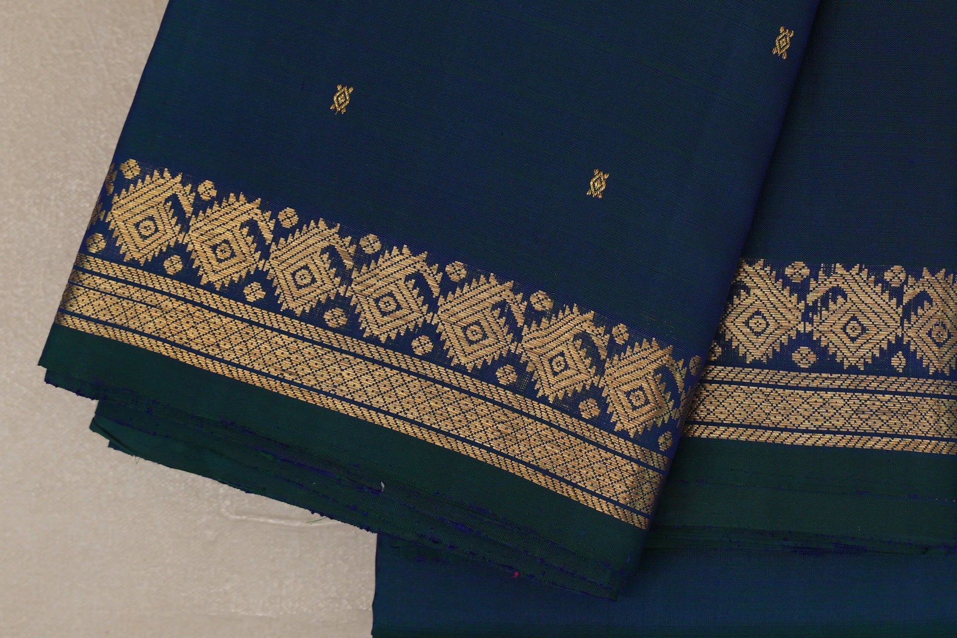 Dual Tone of Green and Blue Vintage Kanjivaram Silk Saree borders