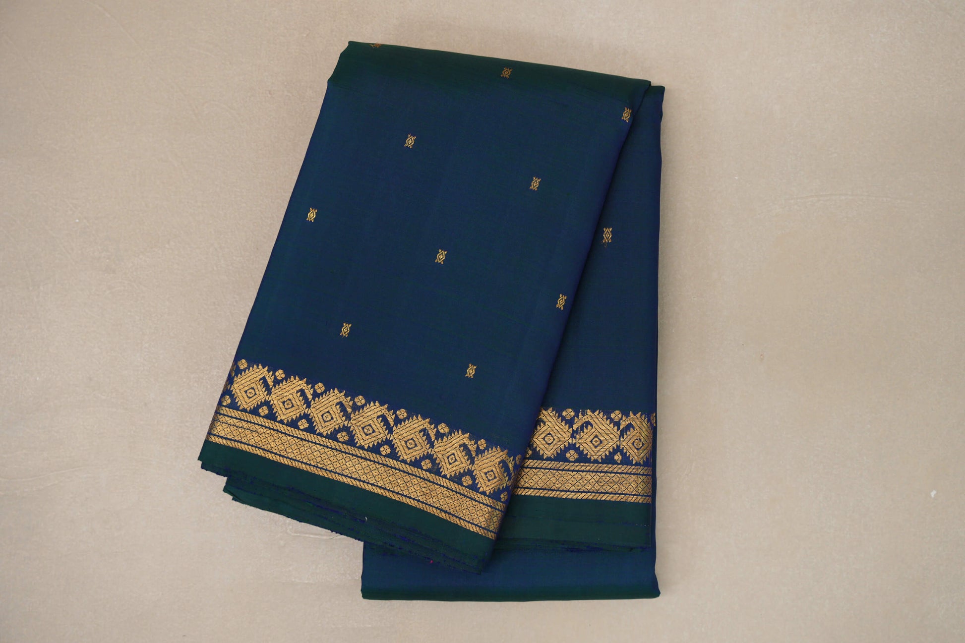 Dual Tone of Green and Blue Vintage Kanjivaram Silk Saree