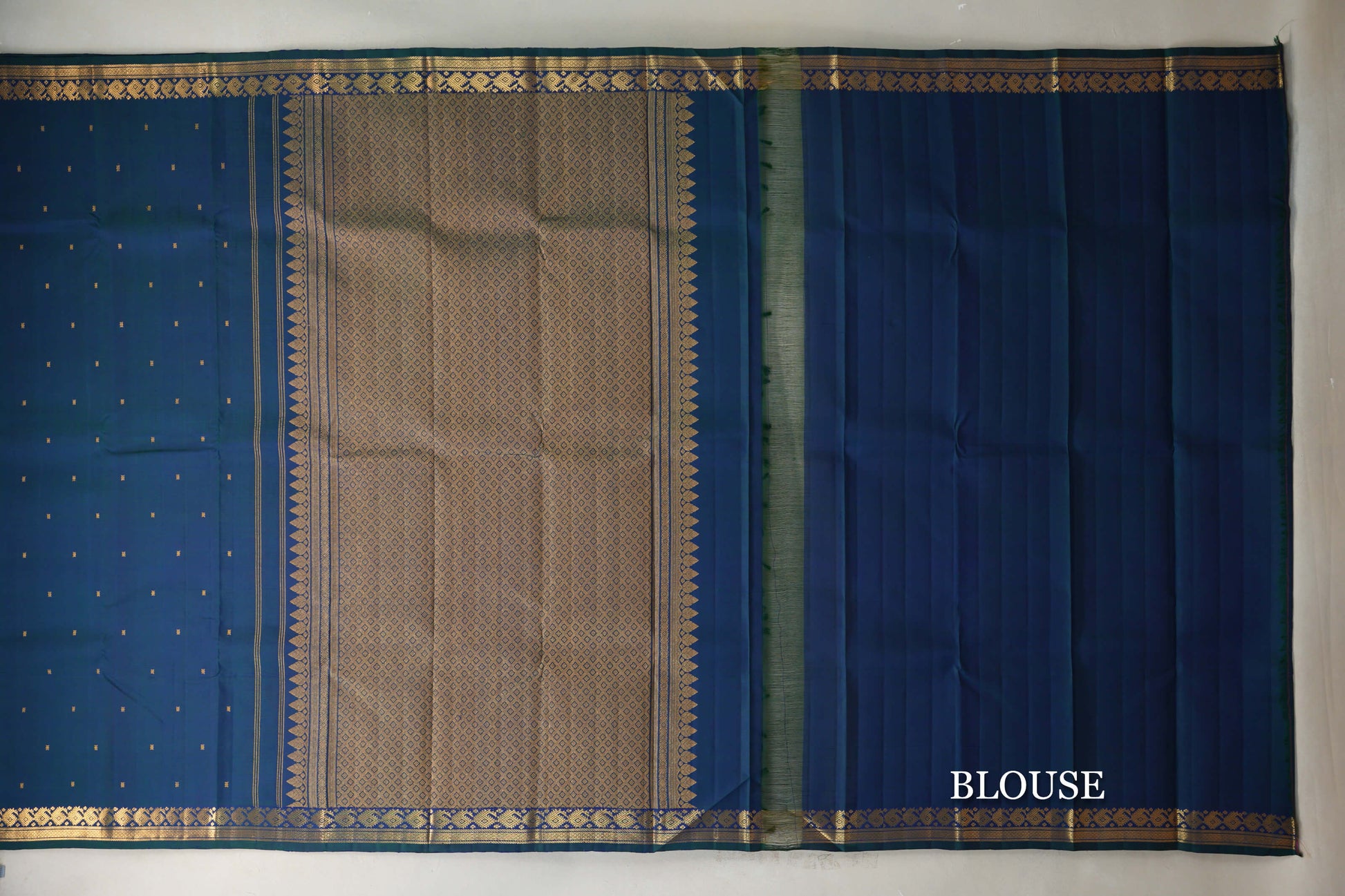Dual Tone of Green and Blue Vintage Kanjivaram Silk Saree blouse