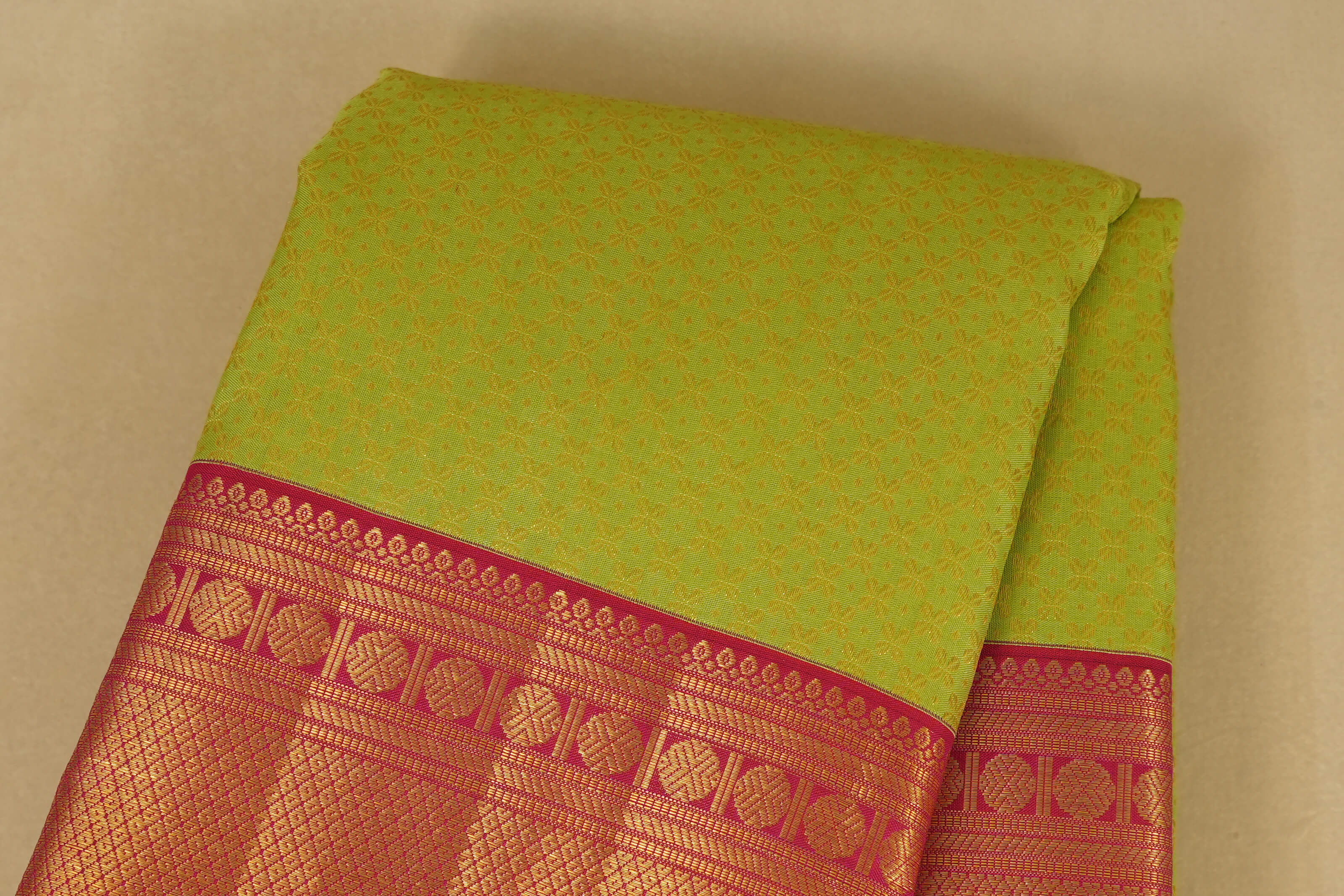 Elaichi Green with Pink Borders Vintage Kanjivaram Silk Saree body