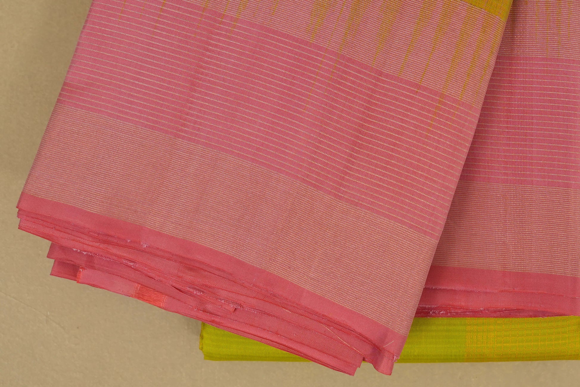 Parrot Green with Light Pink Borders Light Weight Kanchipuram Silk Saree borders