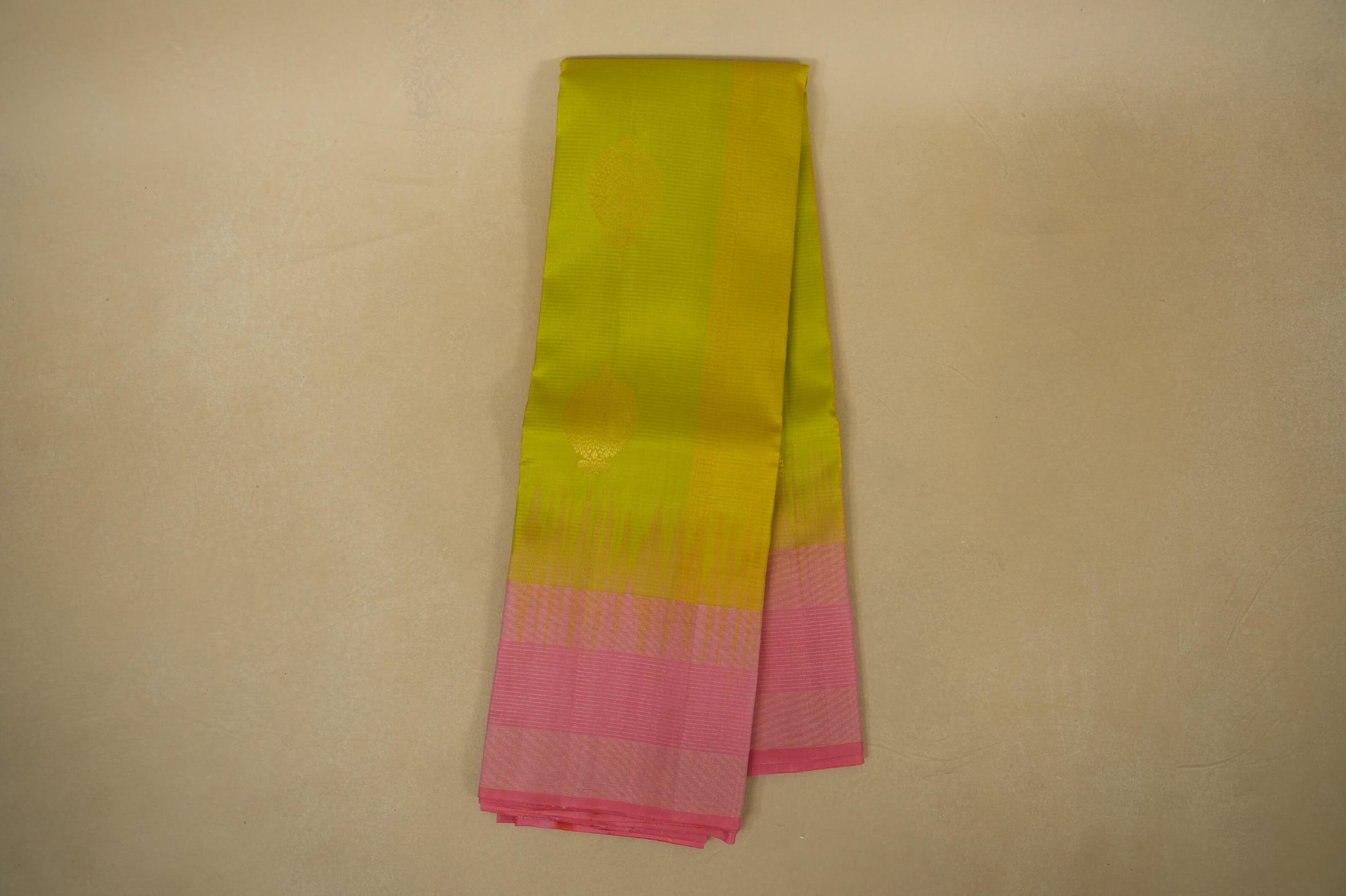 Online Parrot Green with Light Pink Borders Light Weight Kanchipuram Silk Saree