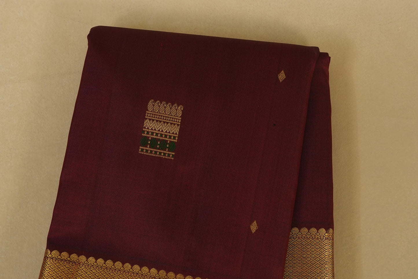Burgundy Maroon Vintage Kanjivaram Silk Saree body zoom