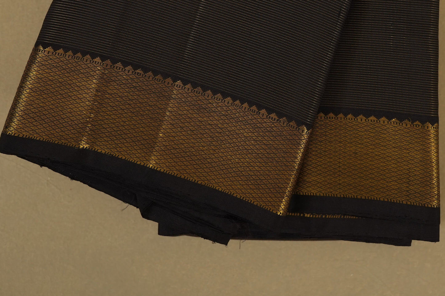 Deep Brown Vintage Kanjivaram Silk Saree border zoom