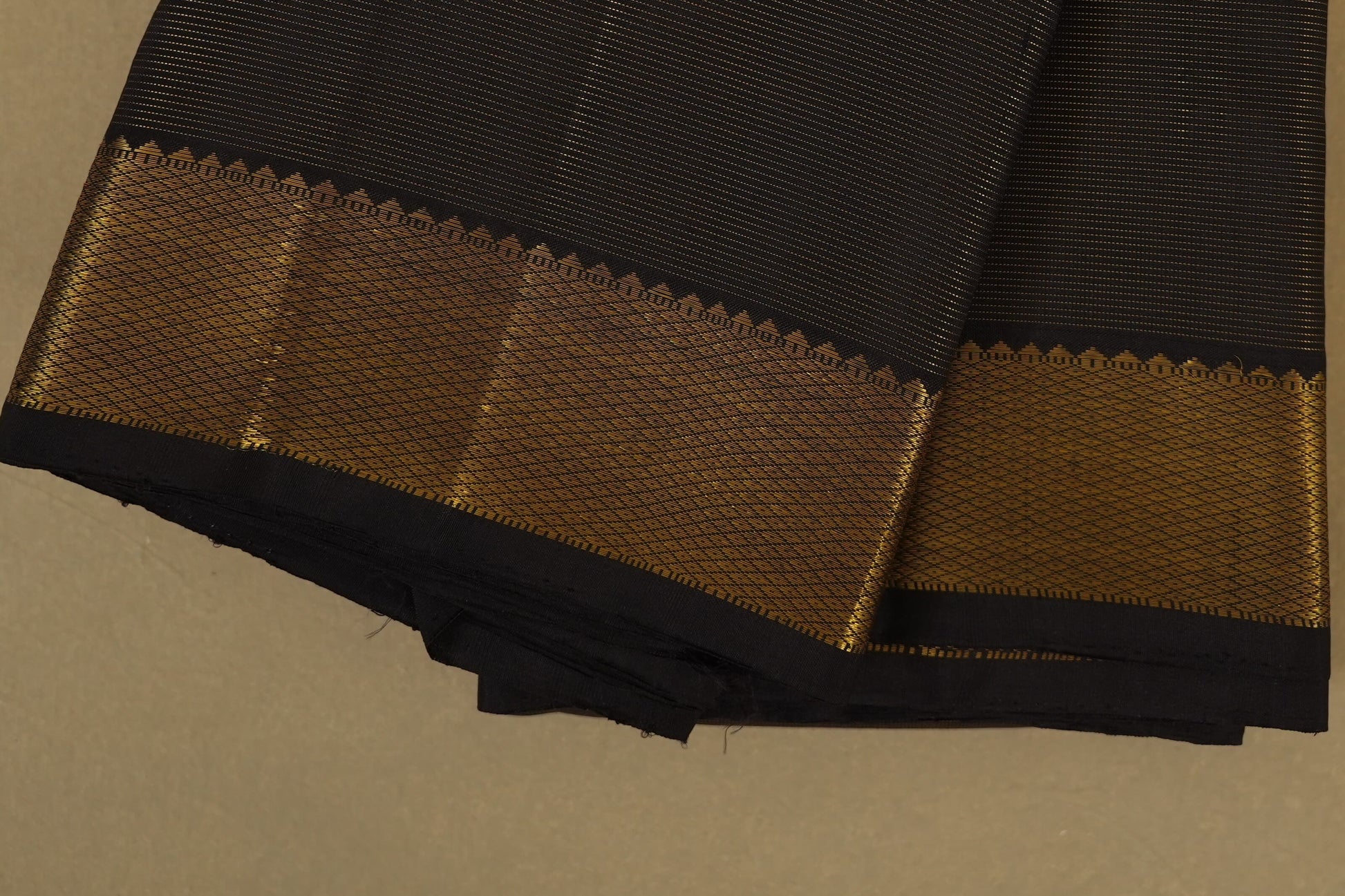 Deep Brown Vintage Kanjivaram Silk Saree border zoom