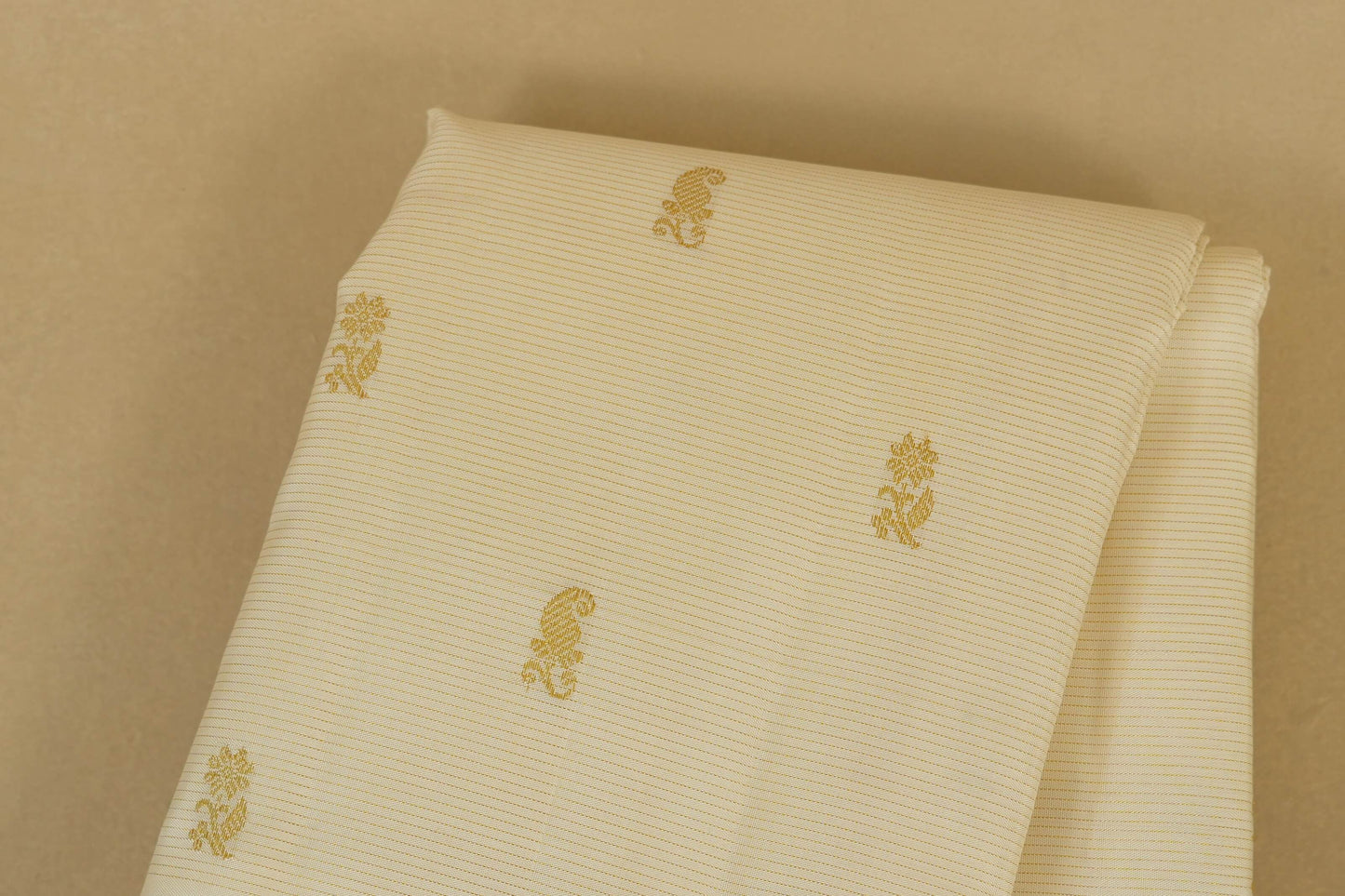 Half White Vintage Kanjivaram Silk Saree Body Zoom