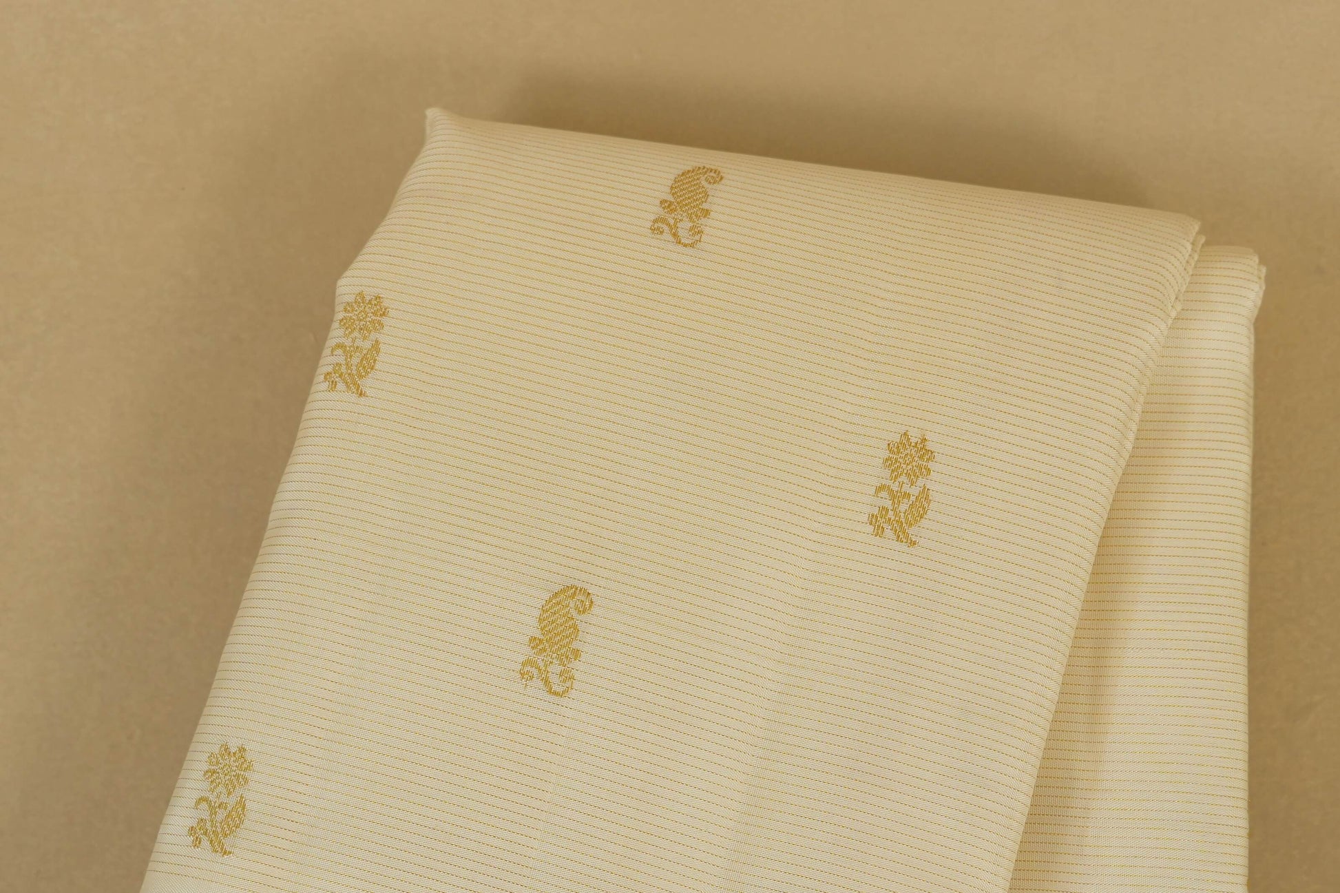 Half White Vintage Kanjivaram Silk Saree Body Zoom