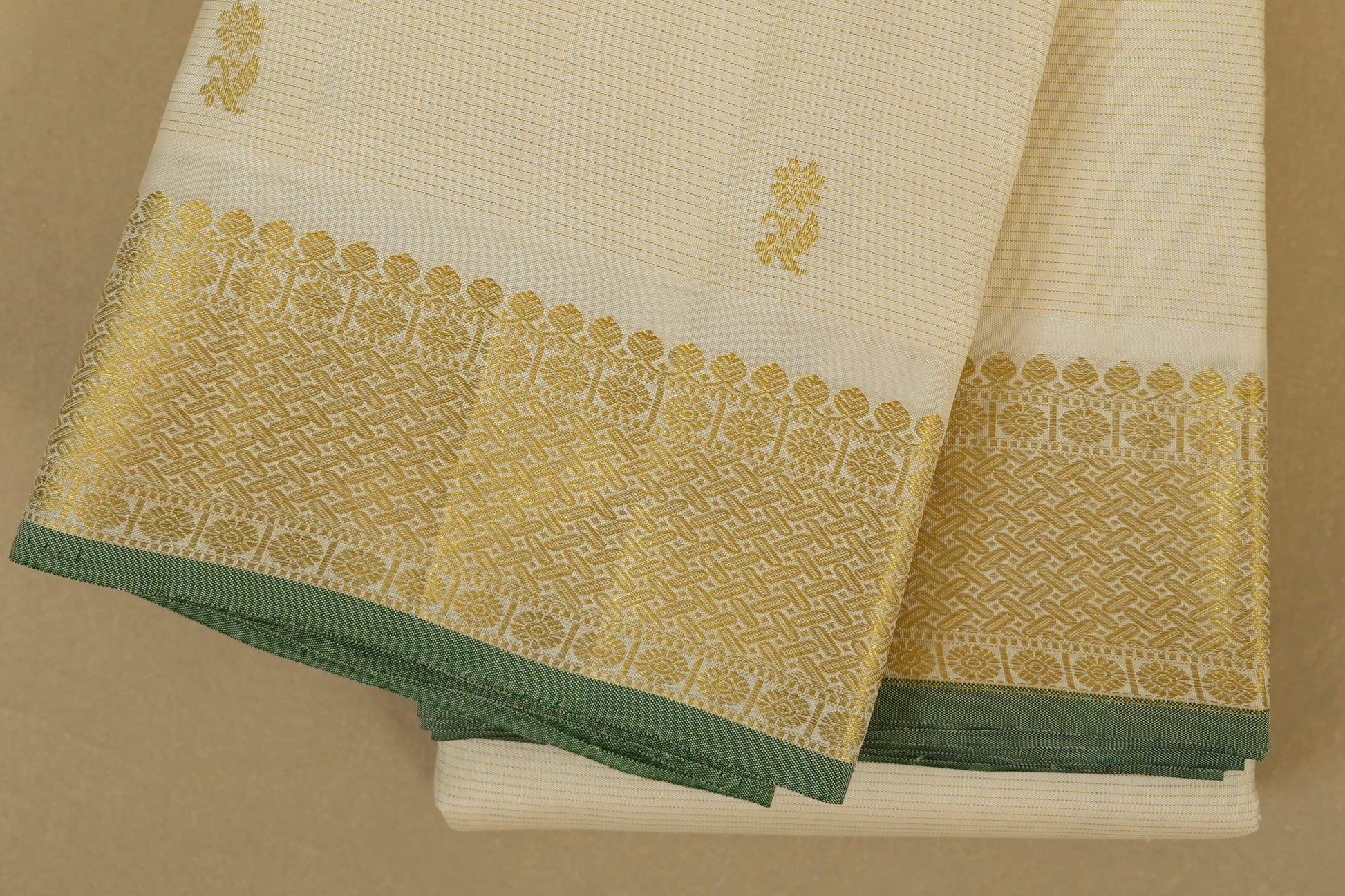 Half White Vintage Kanjivaram Silk Saree Border Zoom