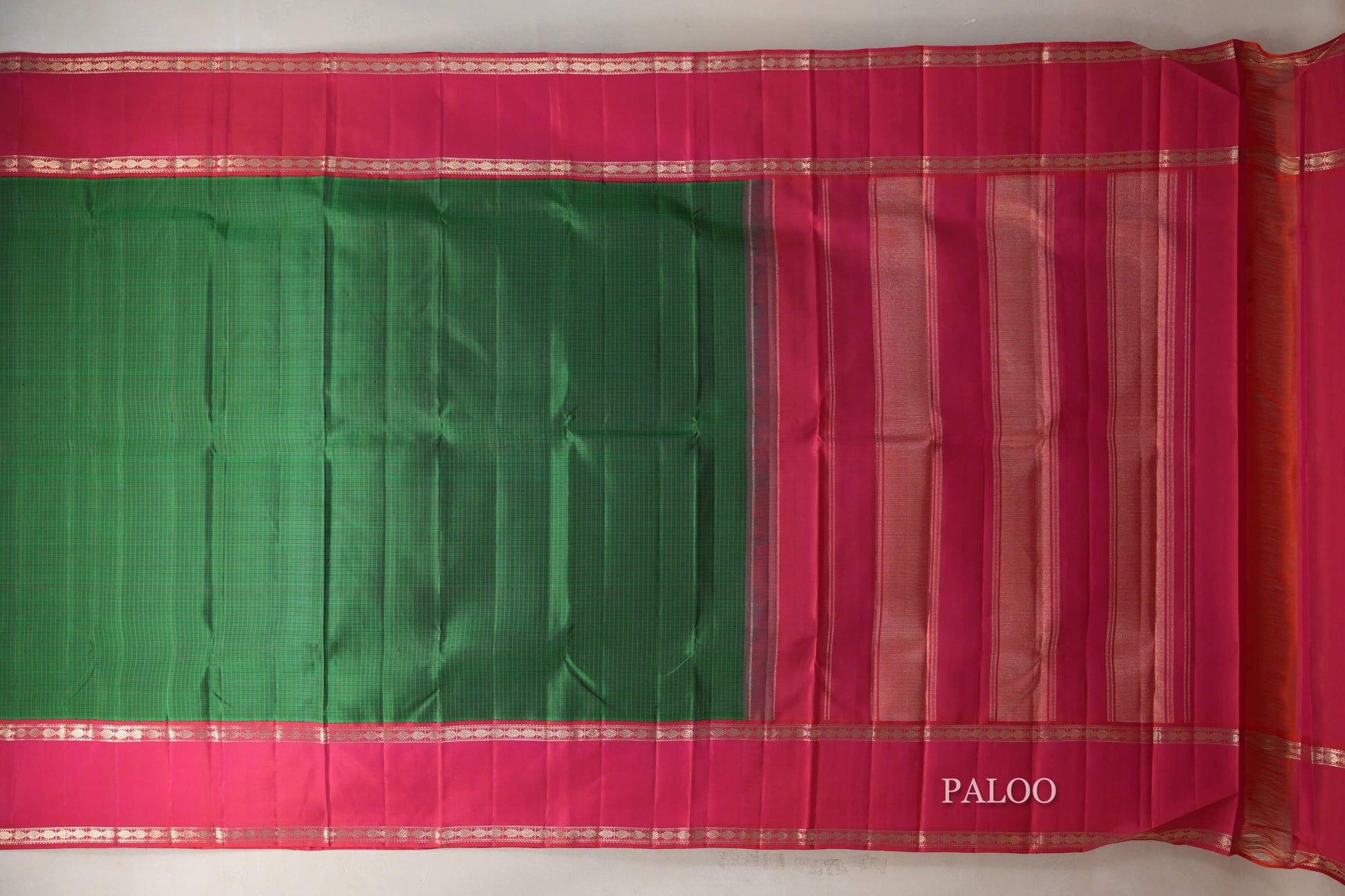 Dark Green with Orangish Pink Rettai Pettu Borders Vintage Kanjivaram Silk Saree paloo