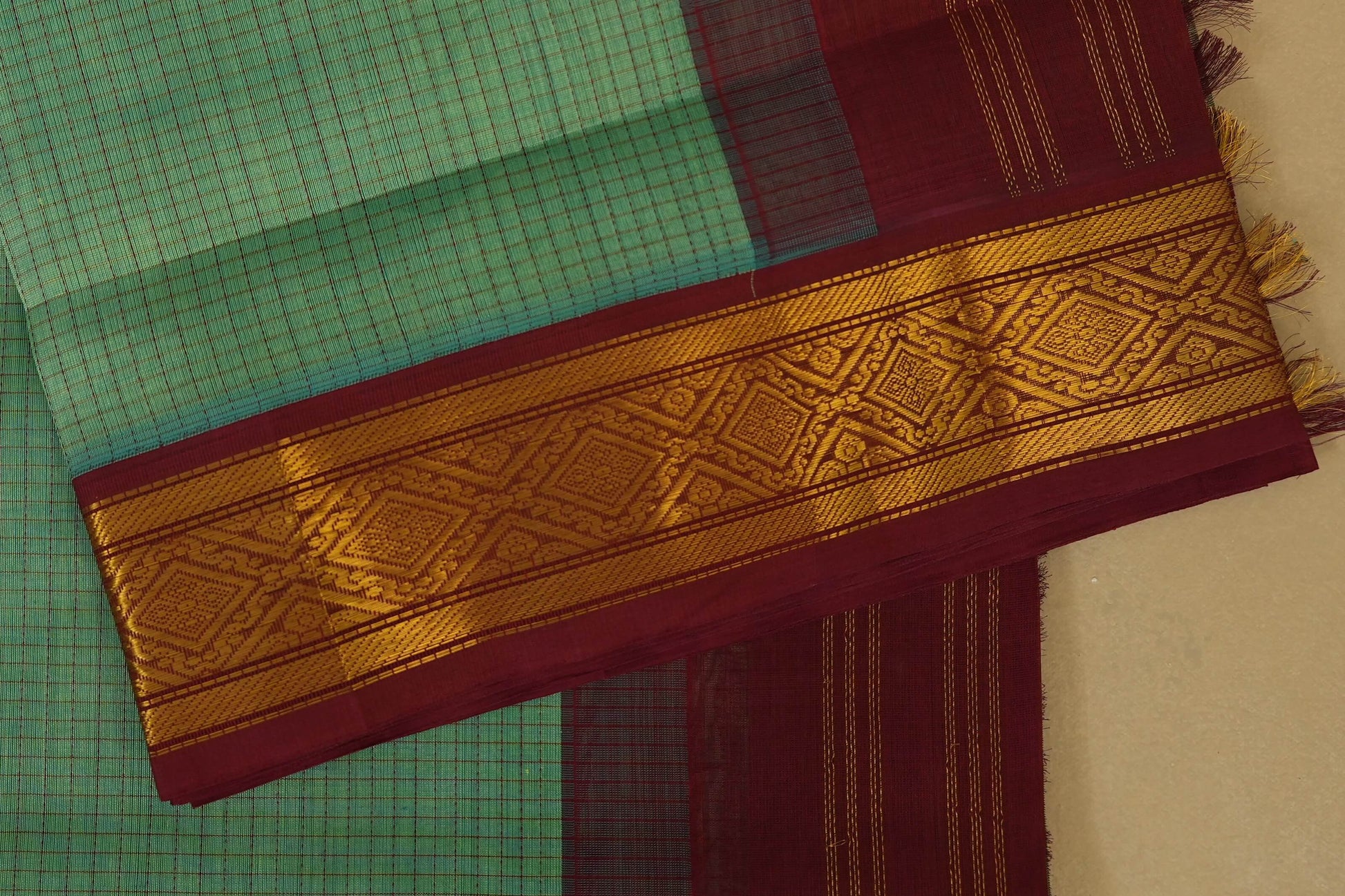 Rexona Green with Maroon Borders Silk Cotton Saree border zoom
