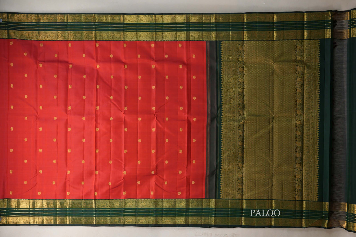 Bright Red with Dark Bottle Green Rettai Pettu Borders Vintage Kanjivaram Silk Saree paloo