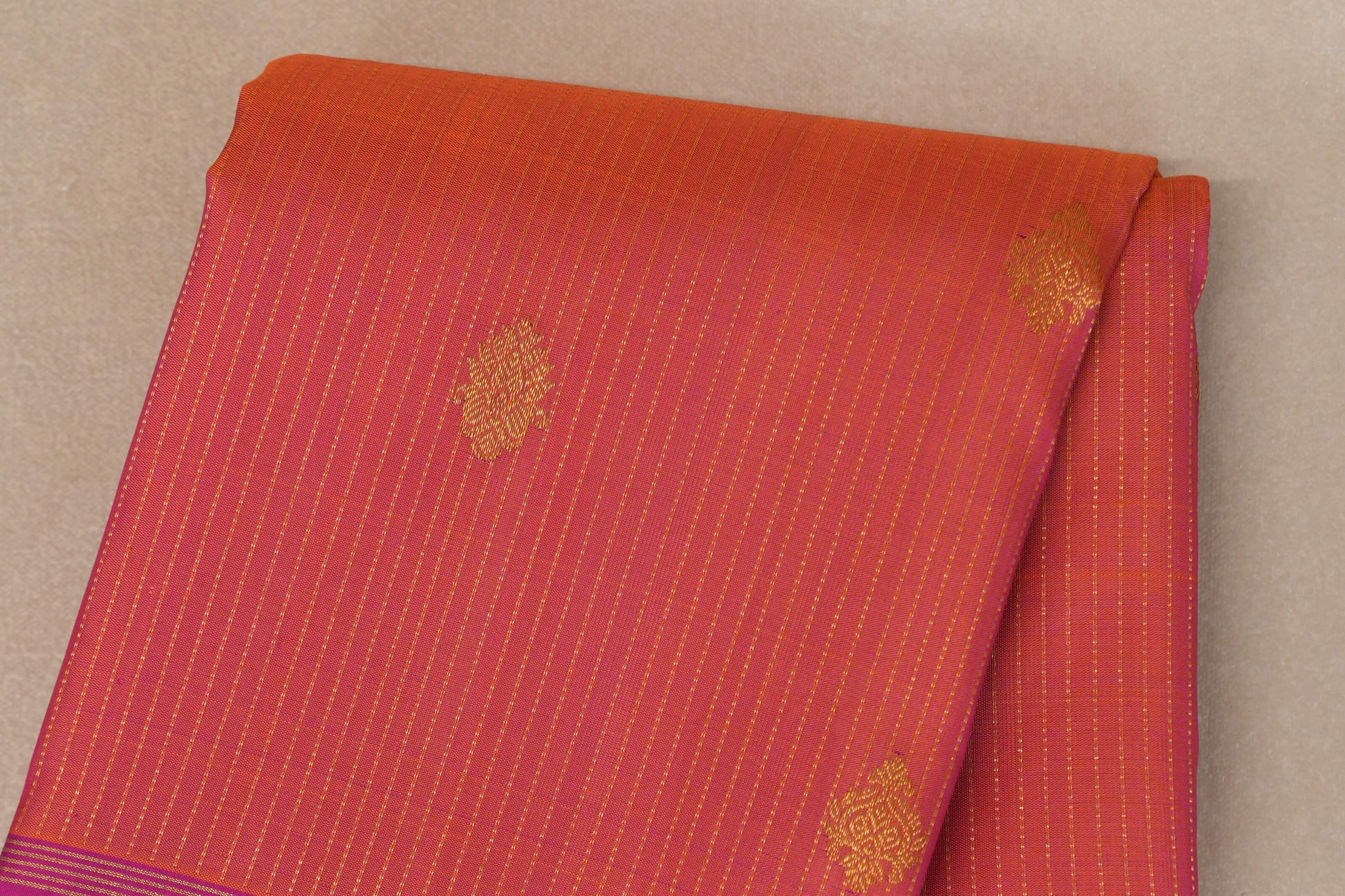 Dual Tone of Pink and Orange Vaira Oosi Vintage Kanjivaram Silk Saree body