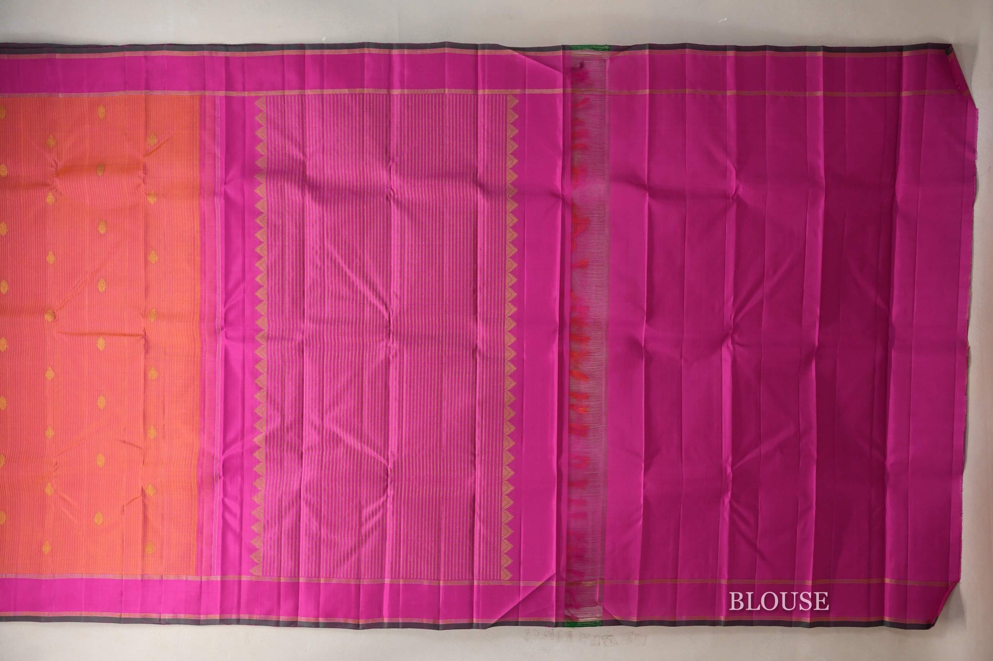 Dual Tone of Pink and Orange Vaira Oosi Vintage Kanjivaram Silk Saree blouse