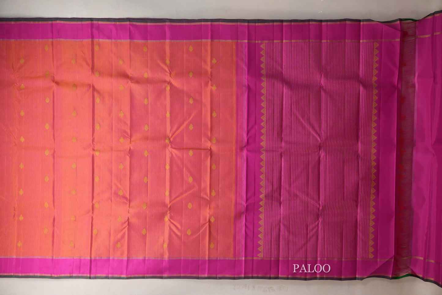 Dual Tone of Pink and Orange Vaira Oosi Vintage Kanjivaram Silk Saree paloo