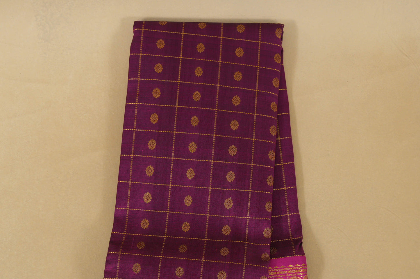 Magenta with Pink Borders Vintage Kanjivaram Silk Saree body