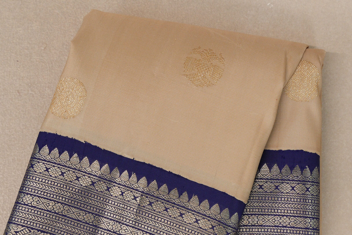 Cream Beige with Navy Blue Borders Vintage Kanjivaram Silk Saree body