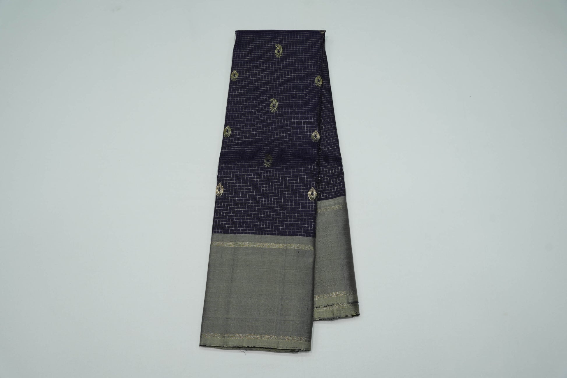 Checked vintage kanchipuram silk saree